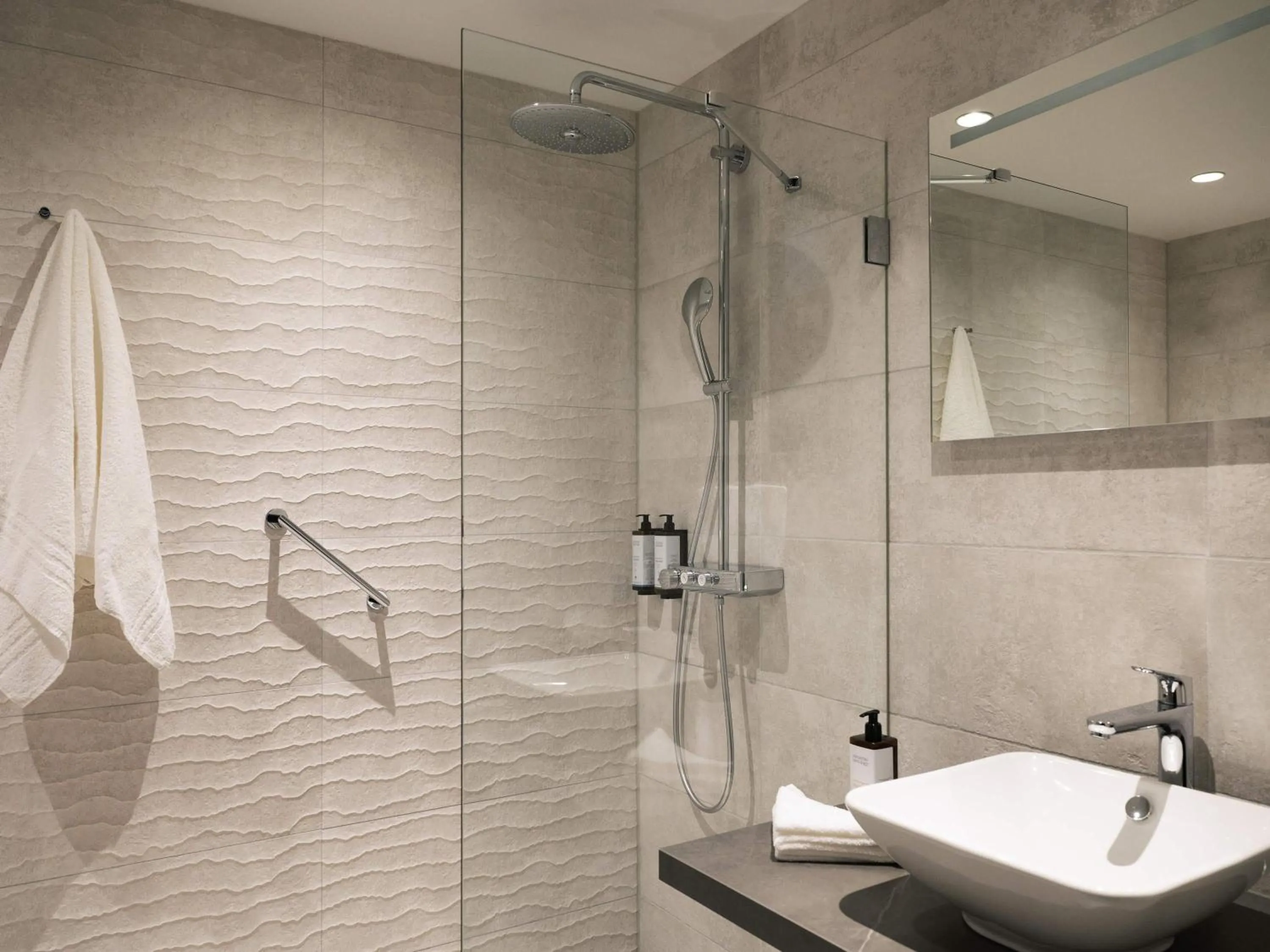 Bathroom in Mercure Amsterdam North Station