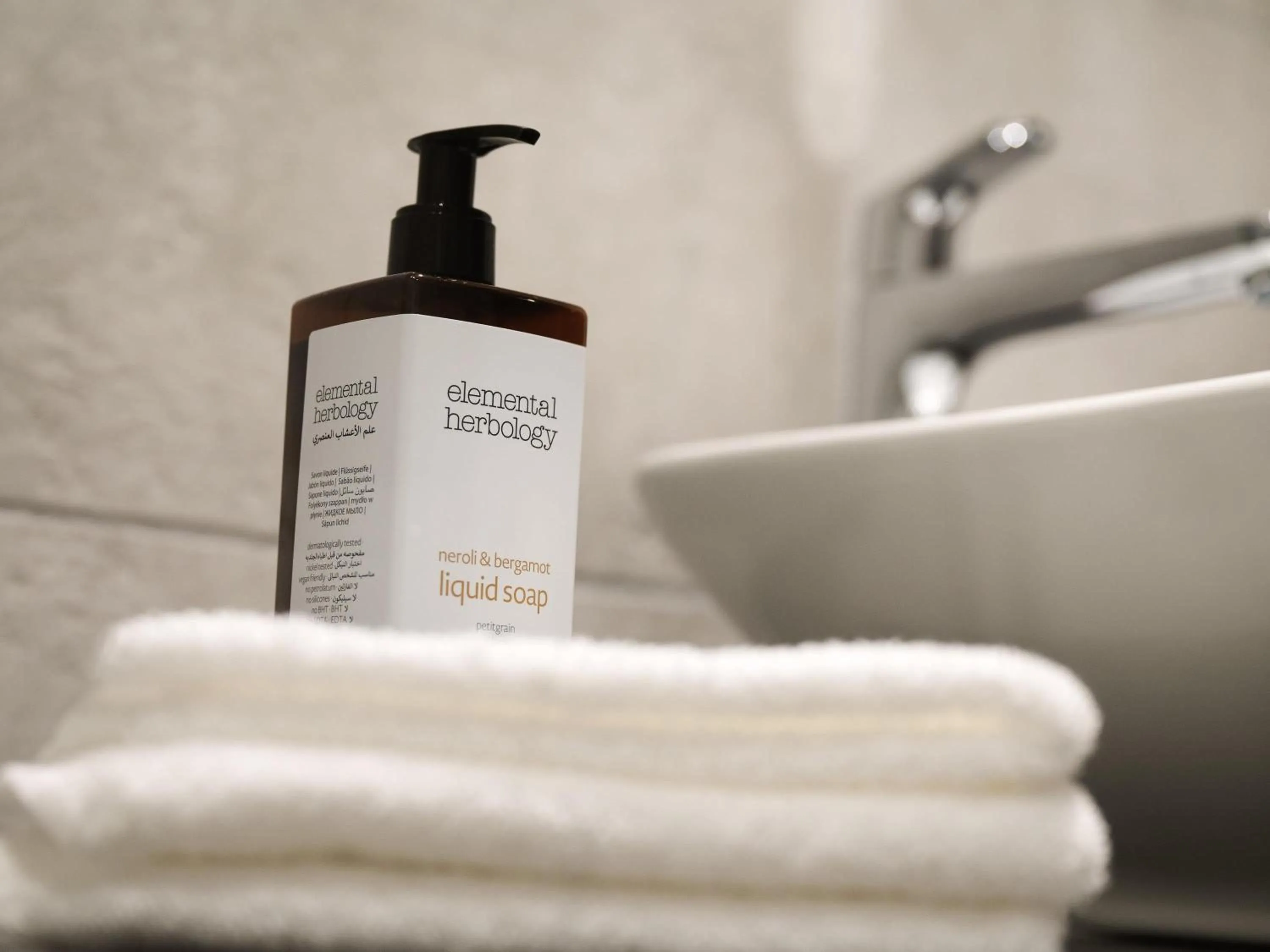 Bedroom in Mercure Amsterdam North Station