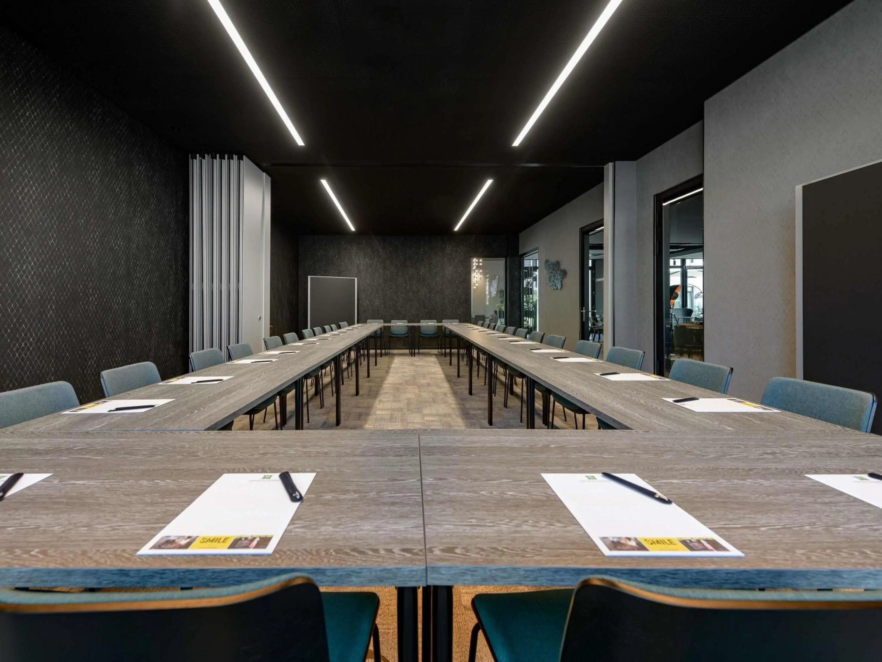 Meeting/conference room in ibis Styles Friedrichshafen