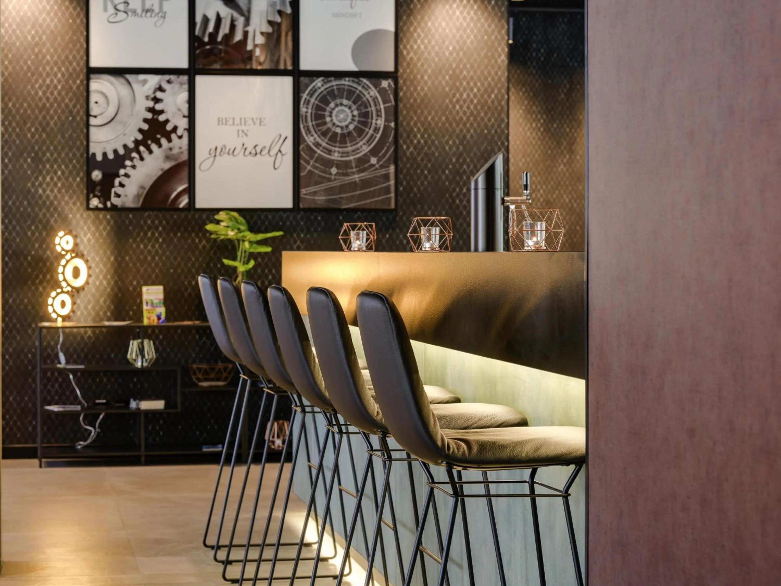 Lounge or bar in ibis Styles Friedrichshafen