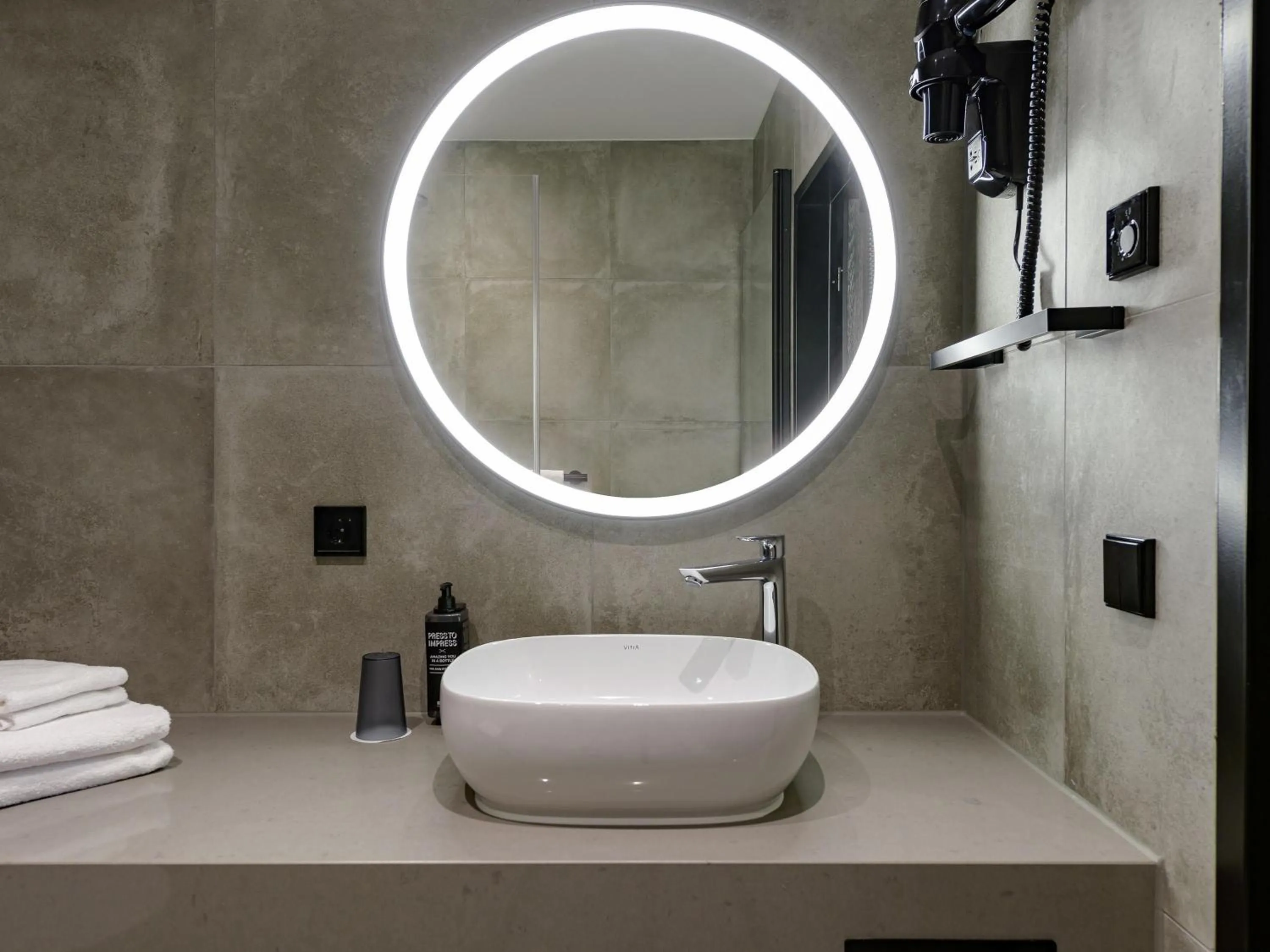 Bedroom in ibis Styles Friedrichshafen