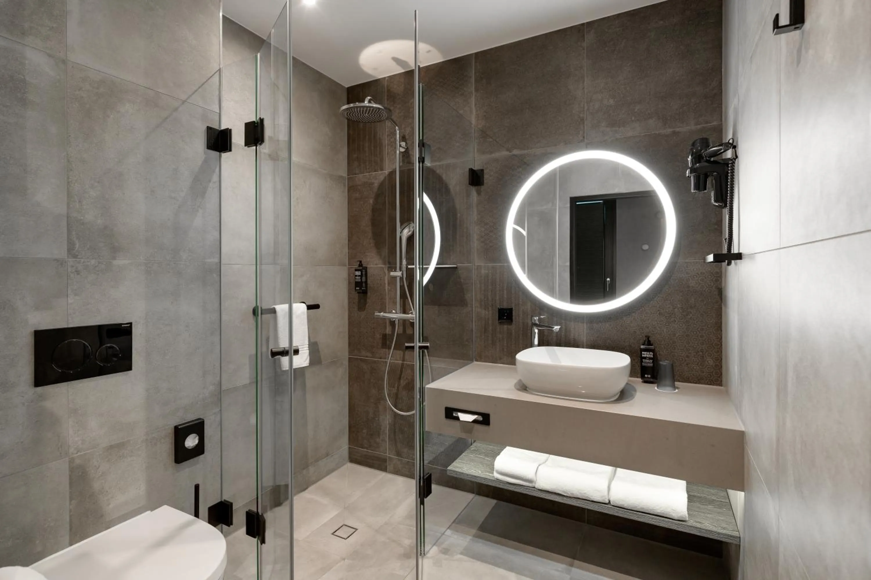 Bathroom in ibis Styles Friedrichshafen