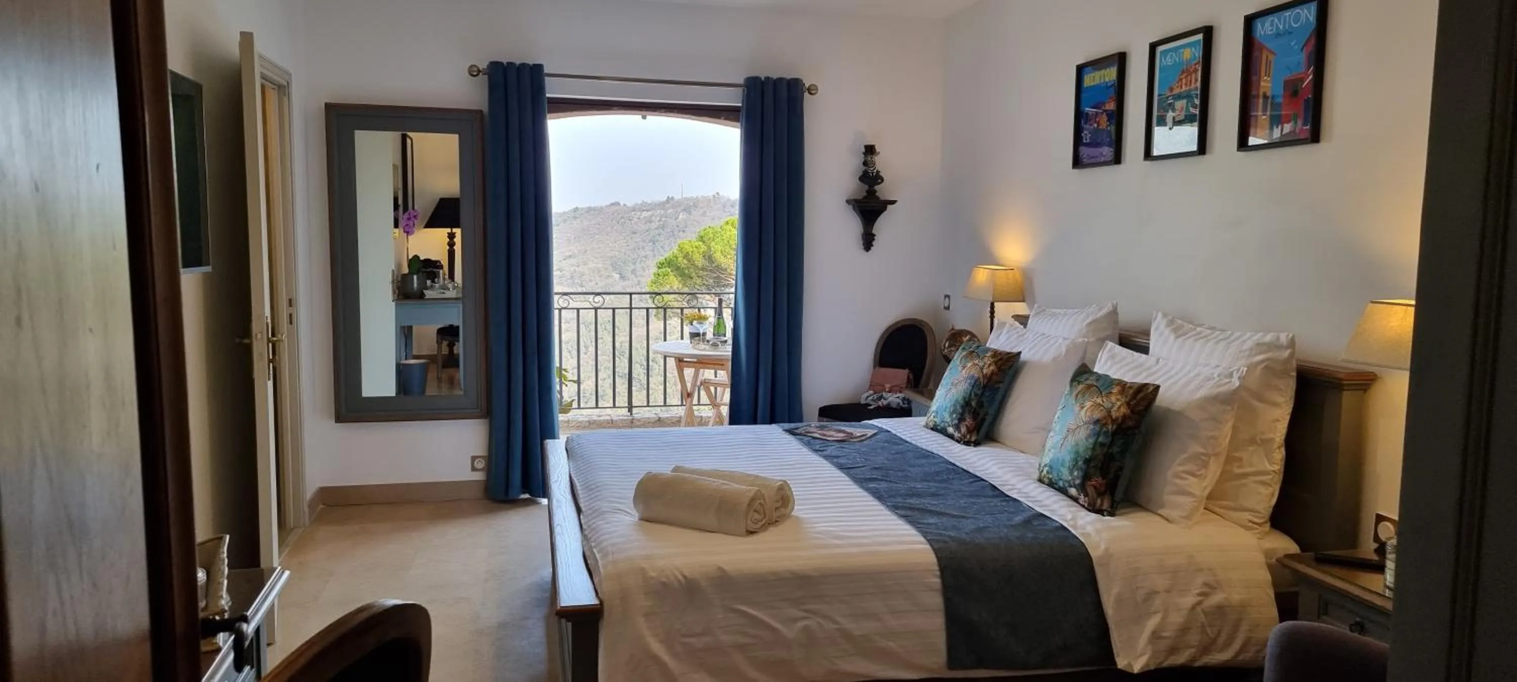 Bed in Loup Castel Boutique Hotel B&B