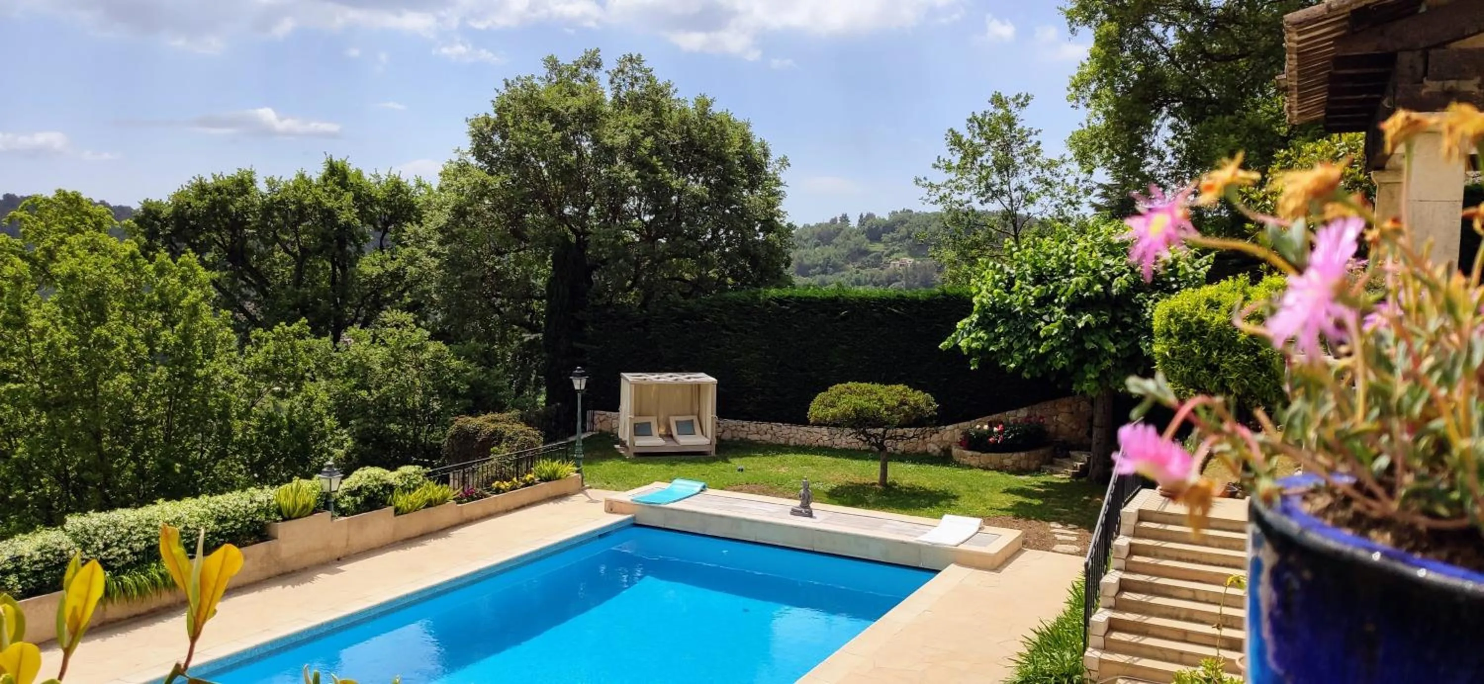 Property building in Loup Castel Boutique Hotel B&B