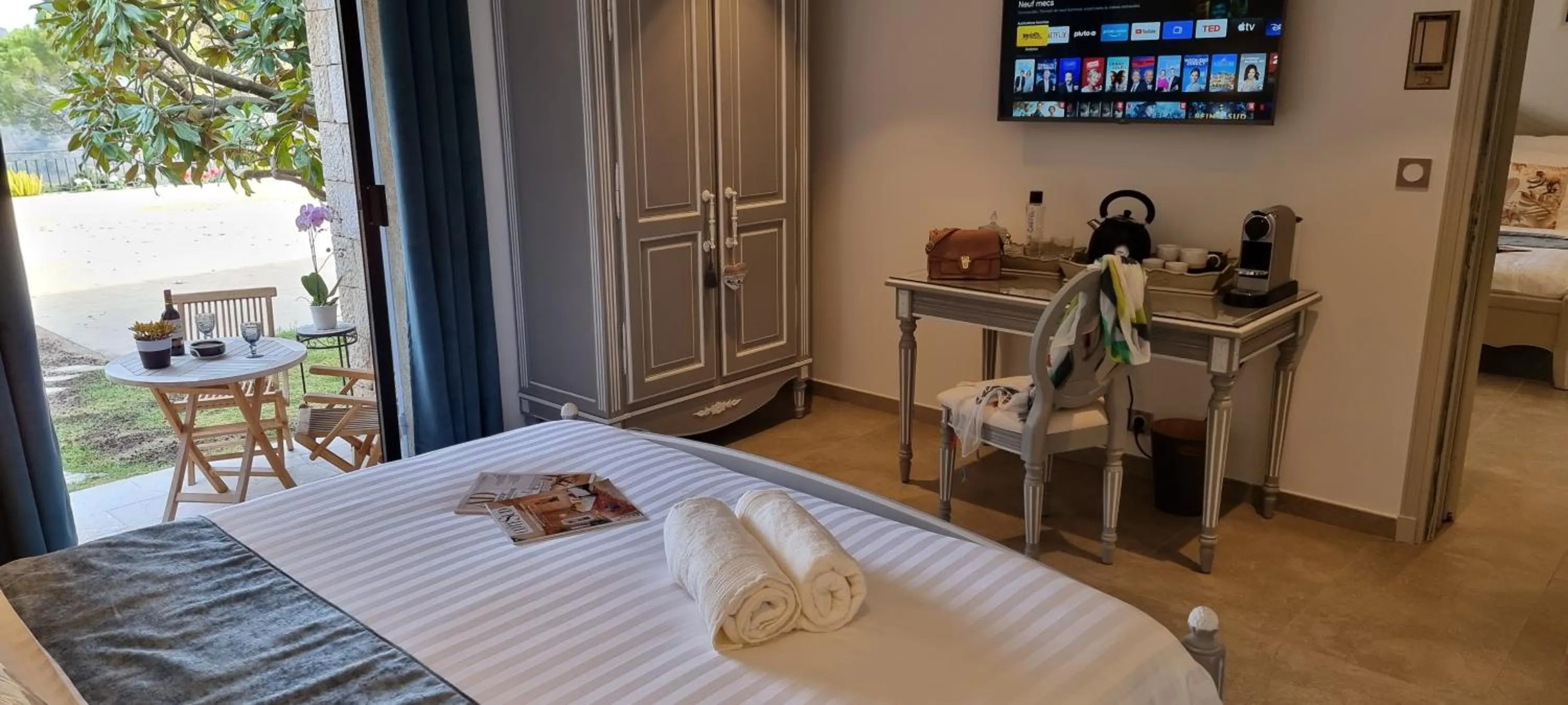 Bed in Loup Castel Boutique Hotel B&B