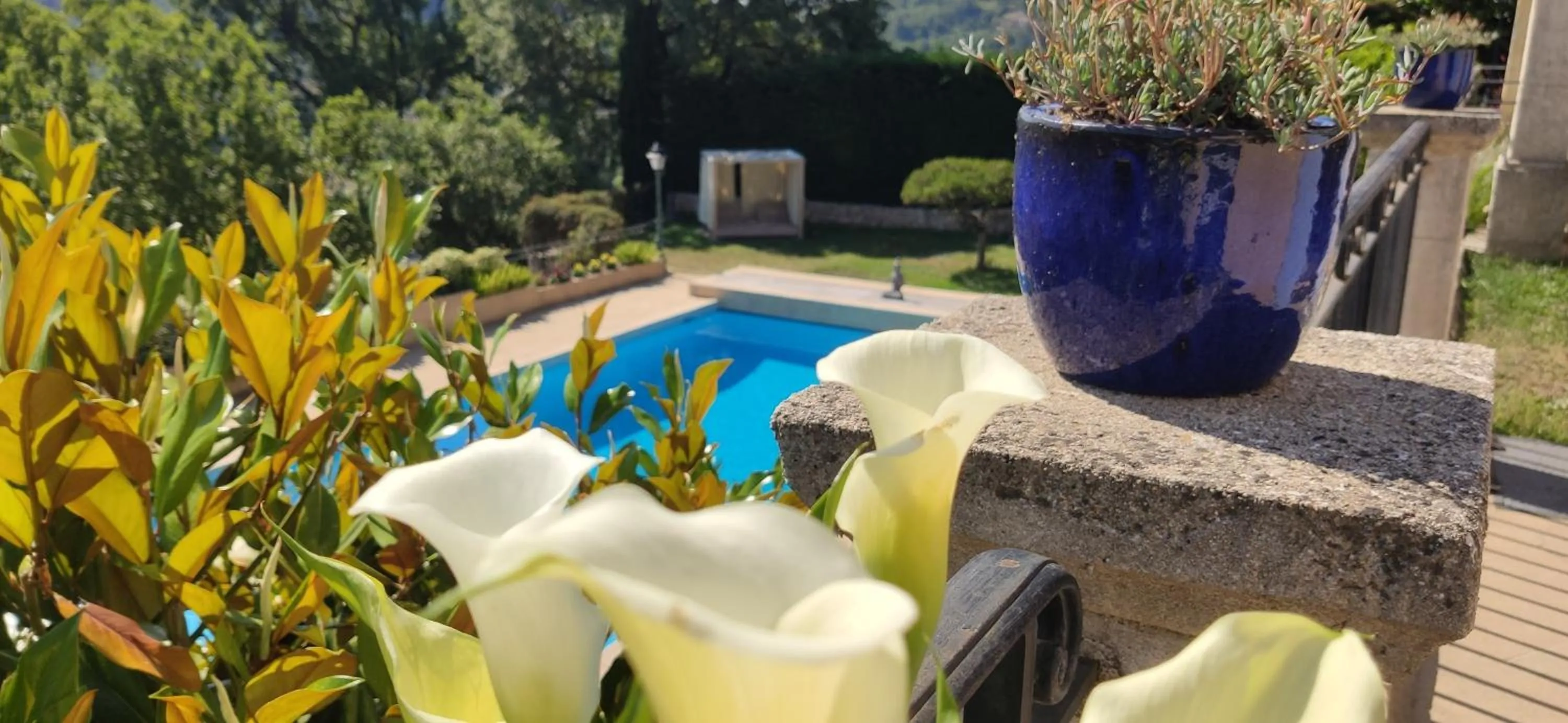 Spring in Loup Castel Boutique Hotel B&B