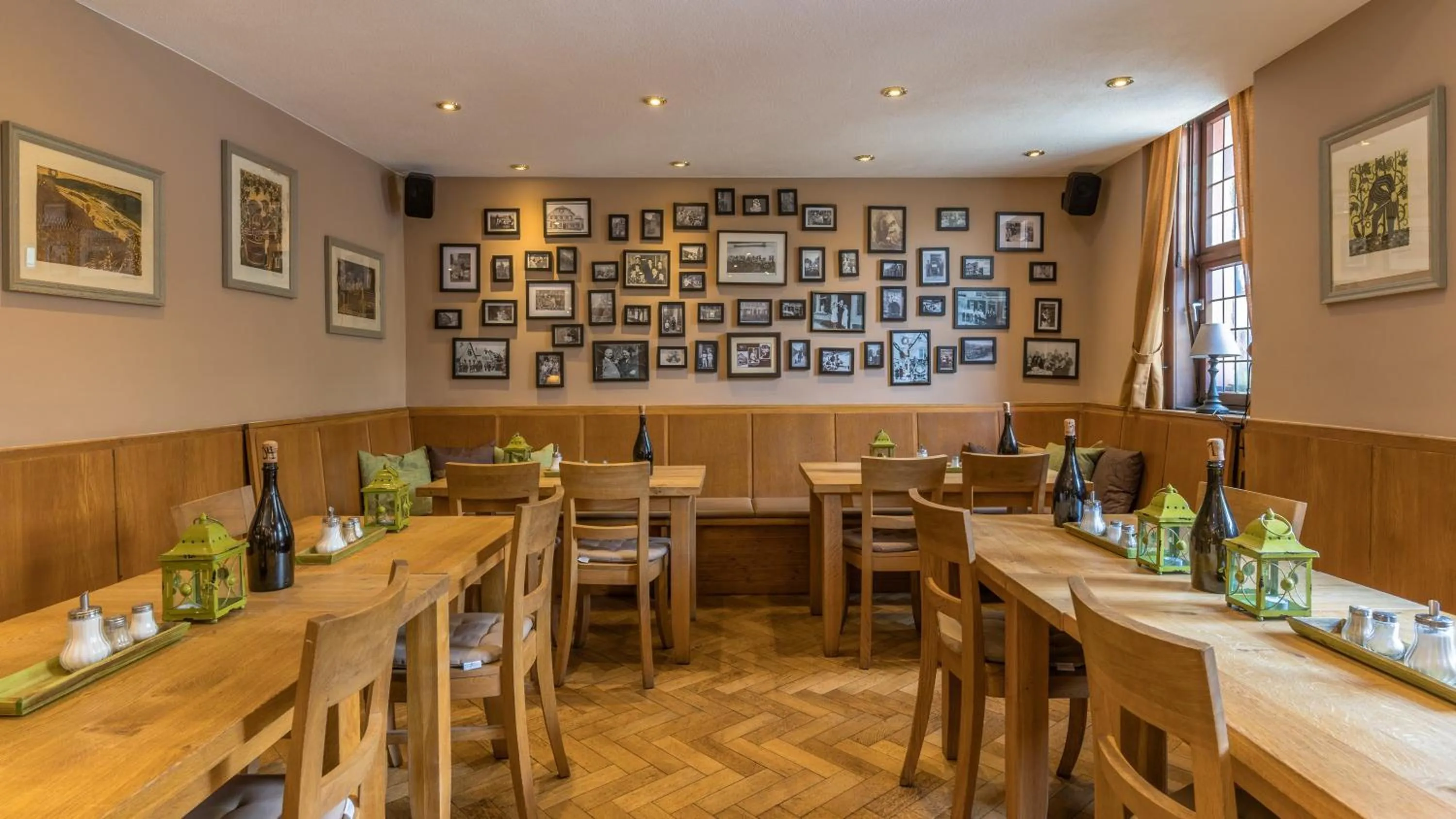 Restaurant/places to eat in Weinhotel des Riesling Zum Grünen Kranz