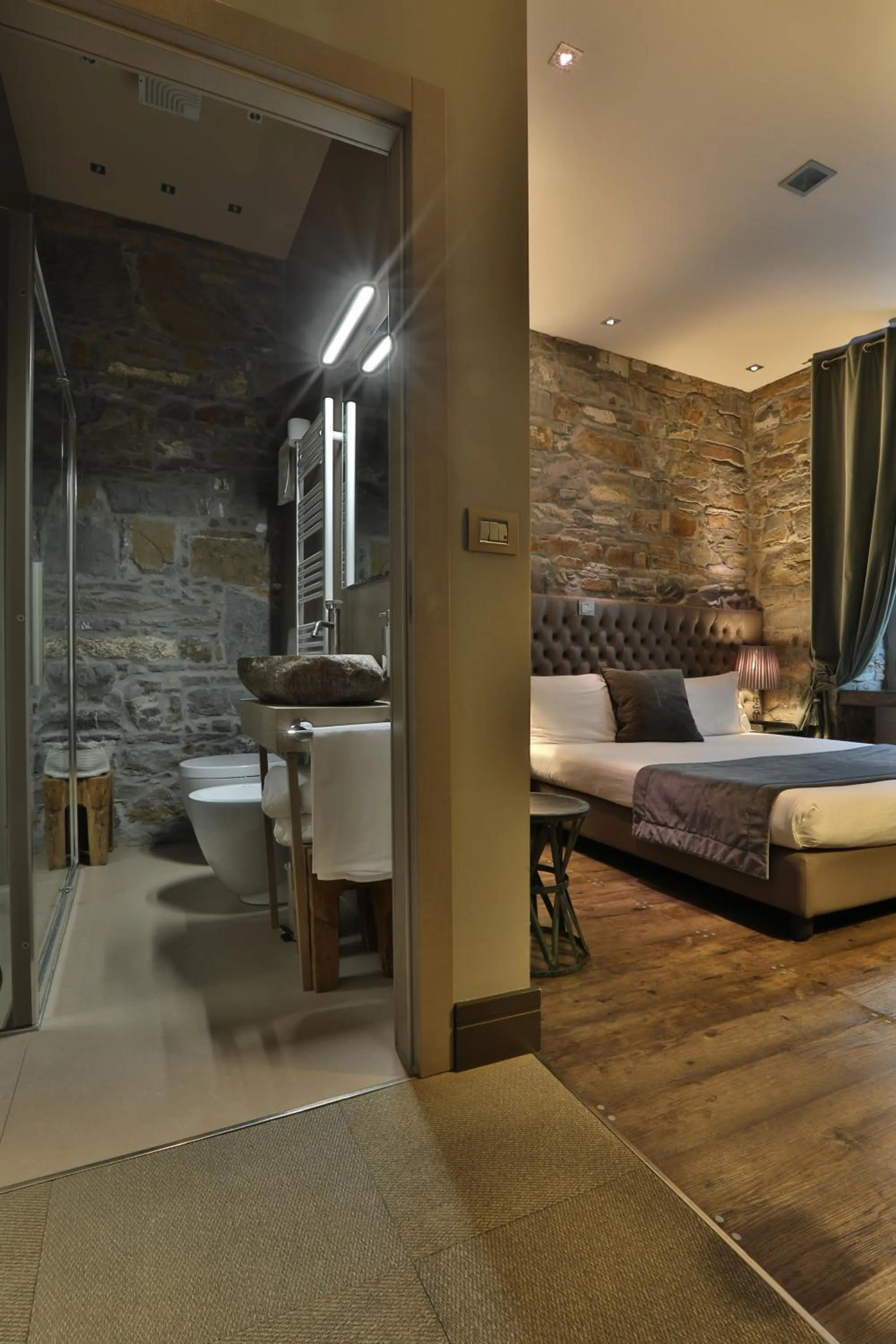 Photo of the whole room, Bed in Forvm boutique Hotel