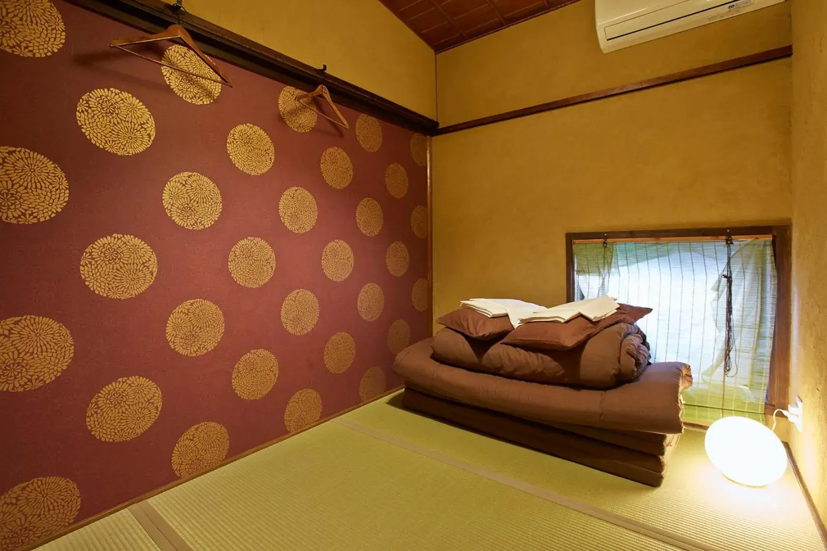 Photo of the whole room, Bed in Osaka Guest House U-En Photo of the whole room, Bed in Osaka Guest House U-En