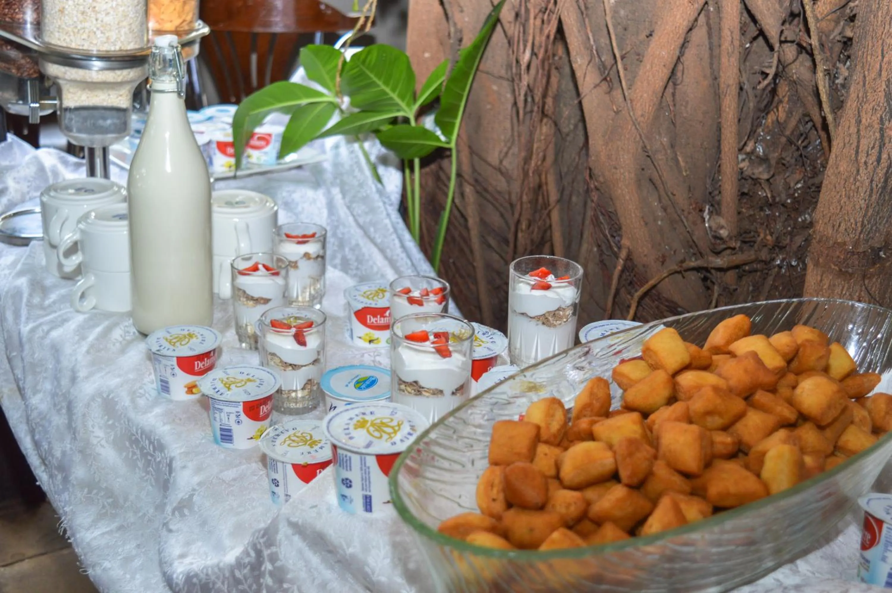 Restaurant/places to eat in Heri Heights Hotel Apartments, SureStay Collection by Best Western