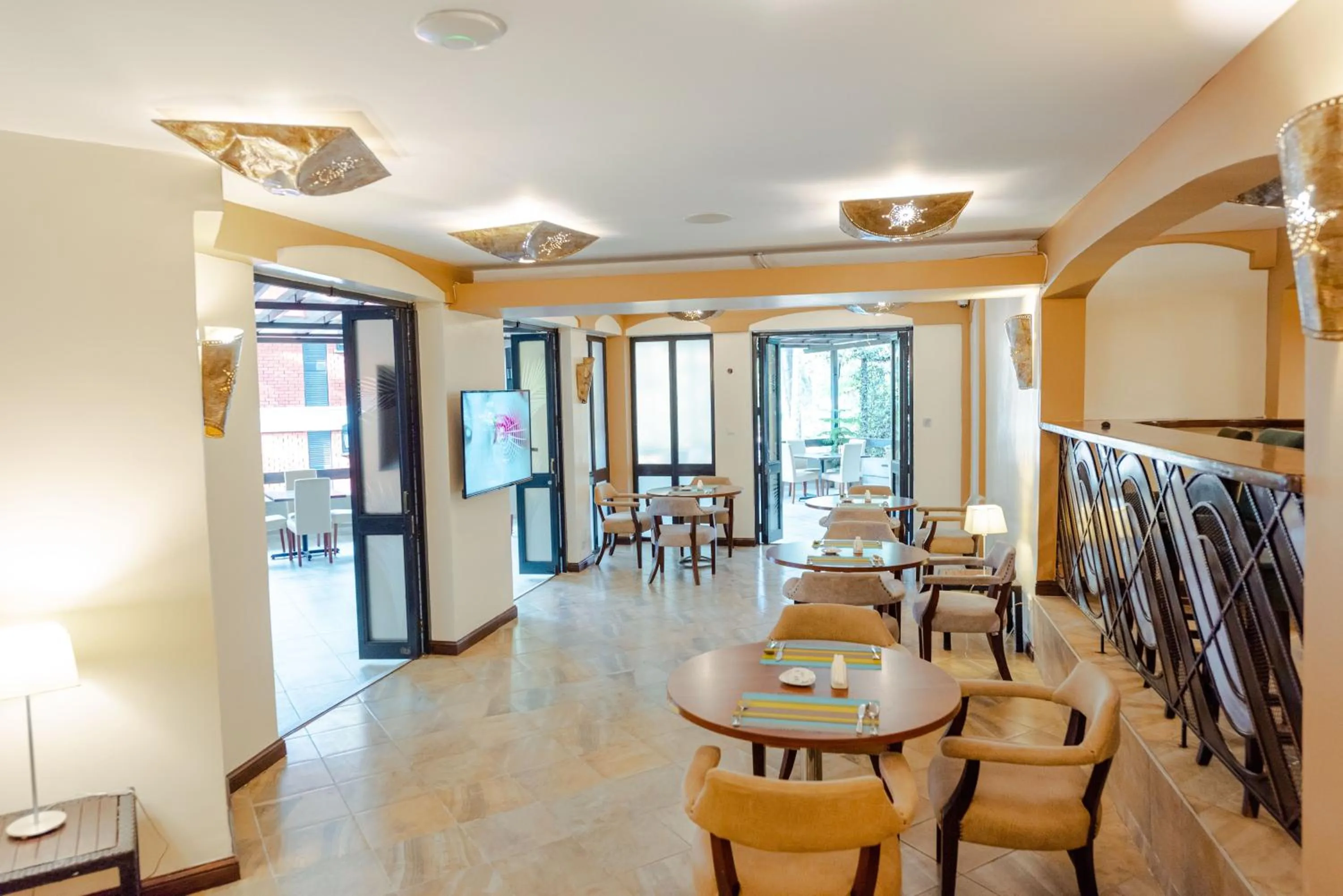 Restaurant/places to eat in Heri Heights Hotel Apartments, SureStay Collection by Best Western