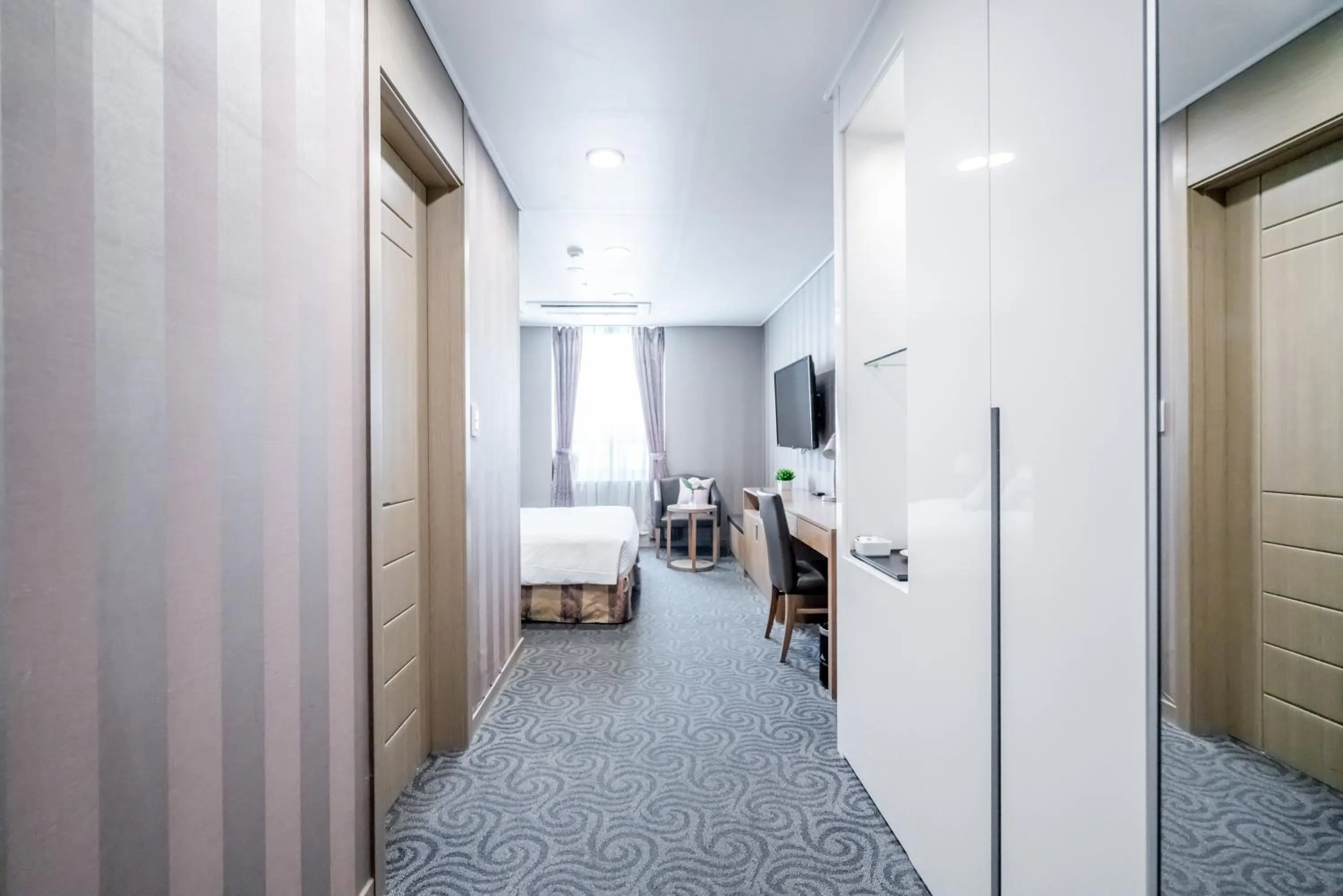 Photo of the whole room, Bed in Hotel Atrium Jongno