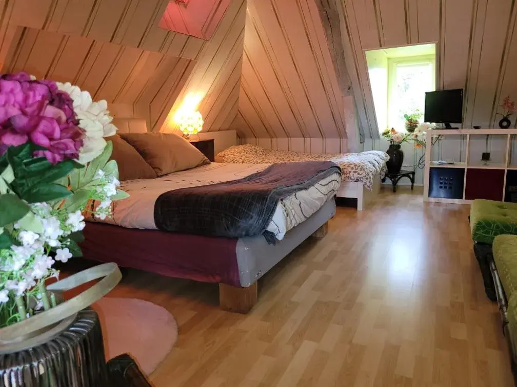 Family Room with Private Bathroom - single occupancy in Domaine de la belle Normandie Family Room with Private Bathroom - single occupancy in Domaine de la belle Normandie