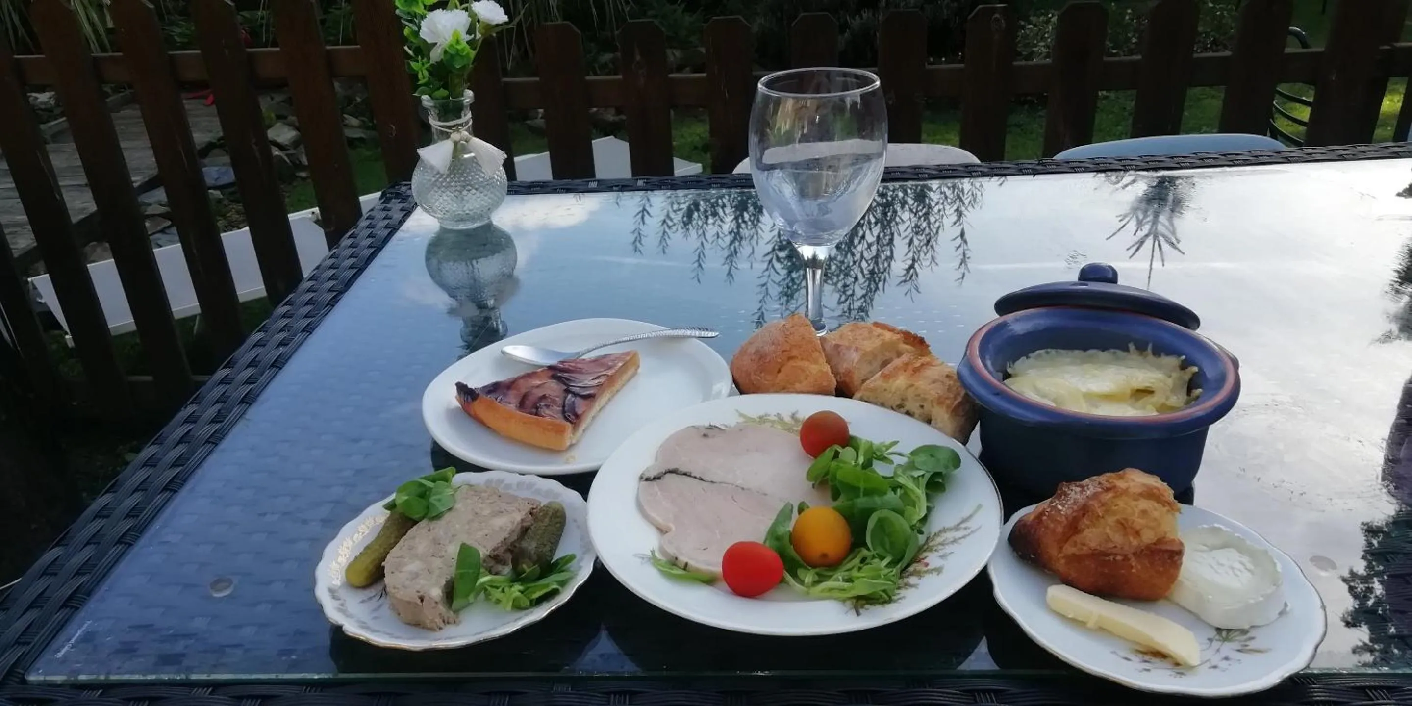 Food and drinks in Domaine de la belle Normandie