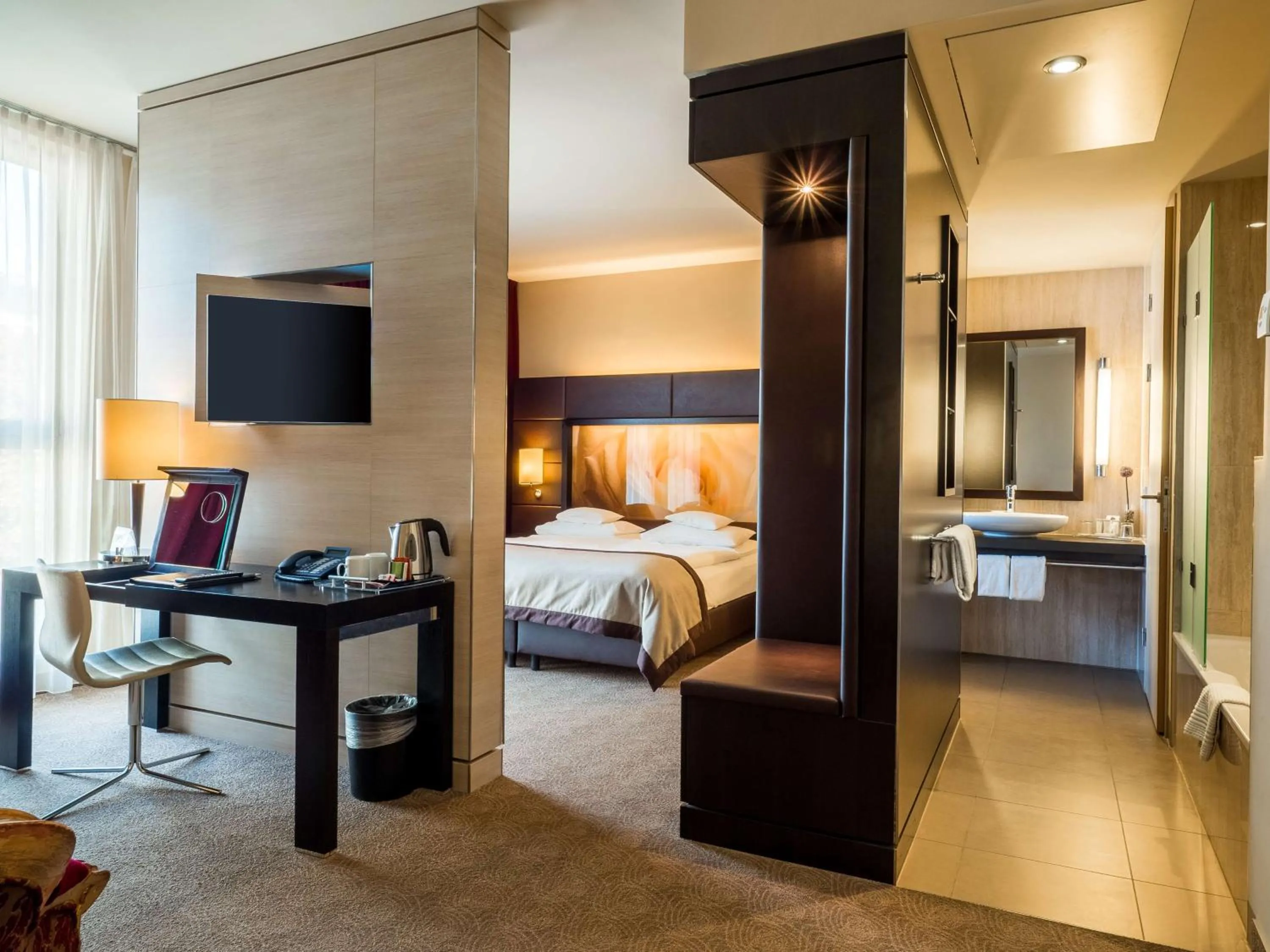 Photo of the whole room, Bed in Lindner Hotel Vienna Am Belvedere, part of JdV by Hyatt