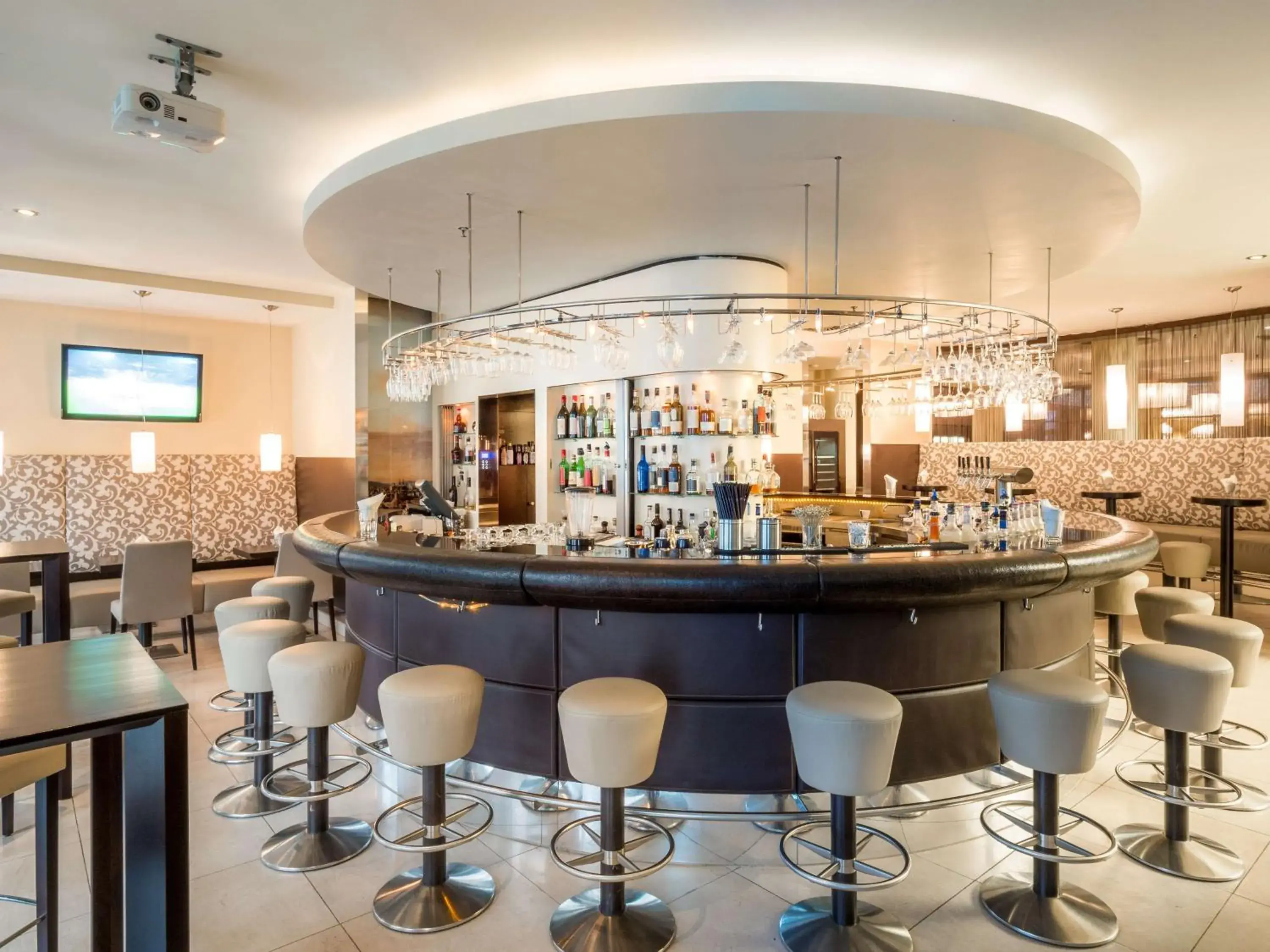 Pool view in Lindner Hotel Vienna Am Belvedere, part of JdV by Hyatt Pool view in Lindner Hotel Vienna Am Belvedere, part of JdV by Hyatt