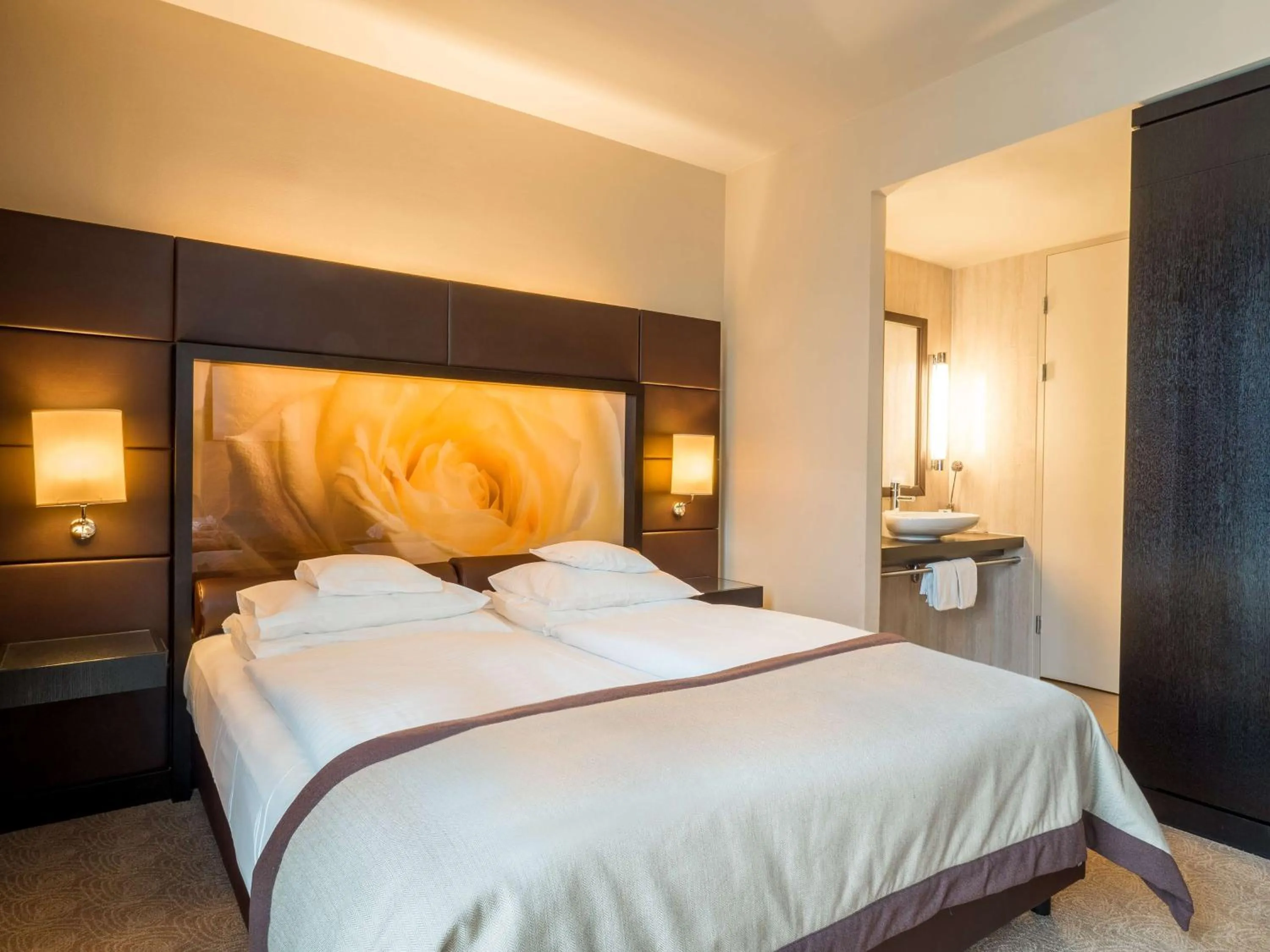 Photo of the whole room, Bed in Lindner Hotel Vienna Am Belvedere, part of JdV by Hyatt