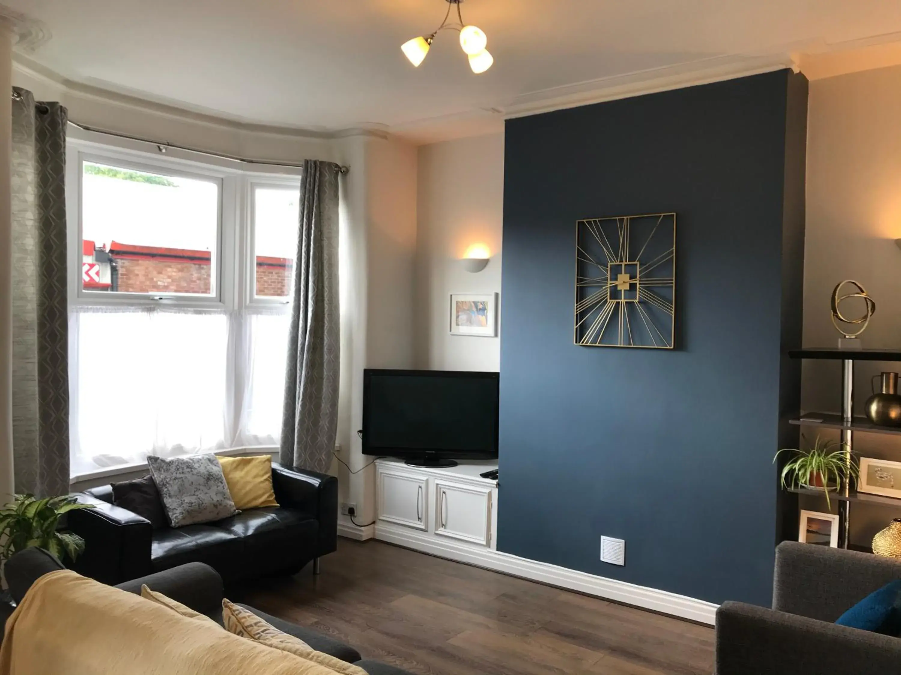 3 Bedroom House Close to M6 & M55 3 Bedroom House Close to M6 & M55
