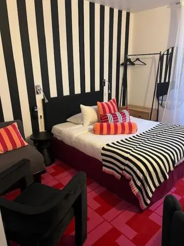 Bed in Hotel Du Croisé