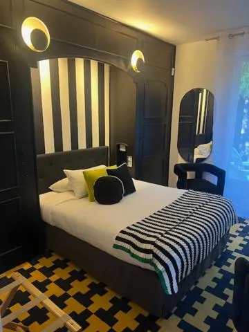 Bed in Hotel Du Croisé