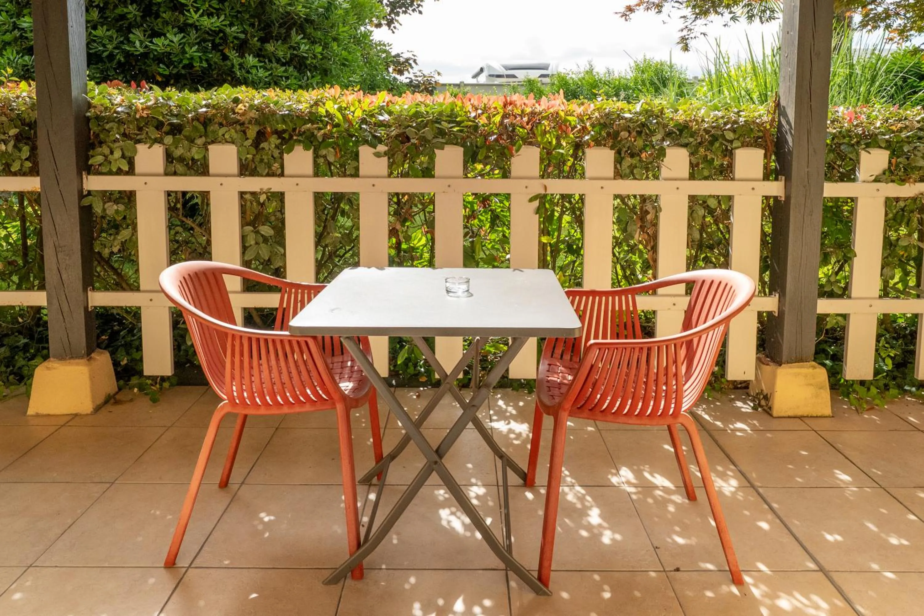 Patio in Contact Hôtel O'Nice Saintes