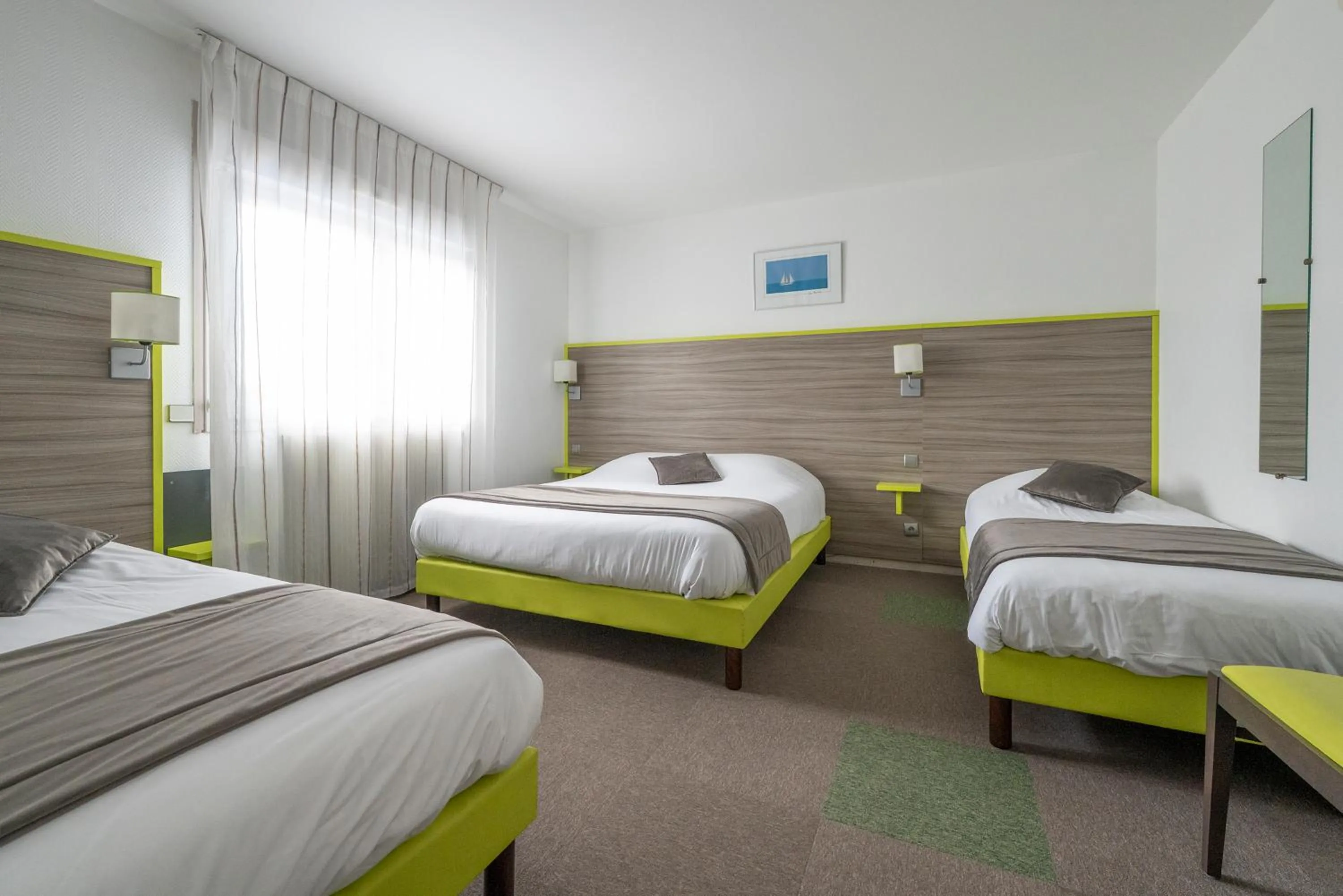 Photo of the whole room, Bed in Contact Hôtel O'Nice Saintes