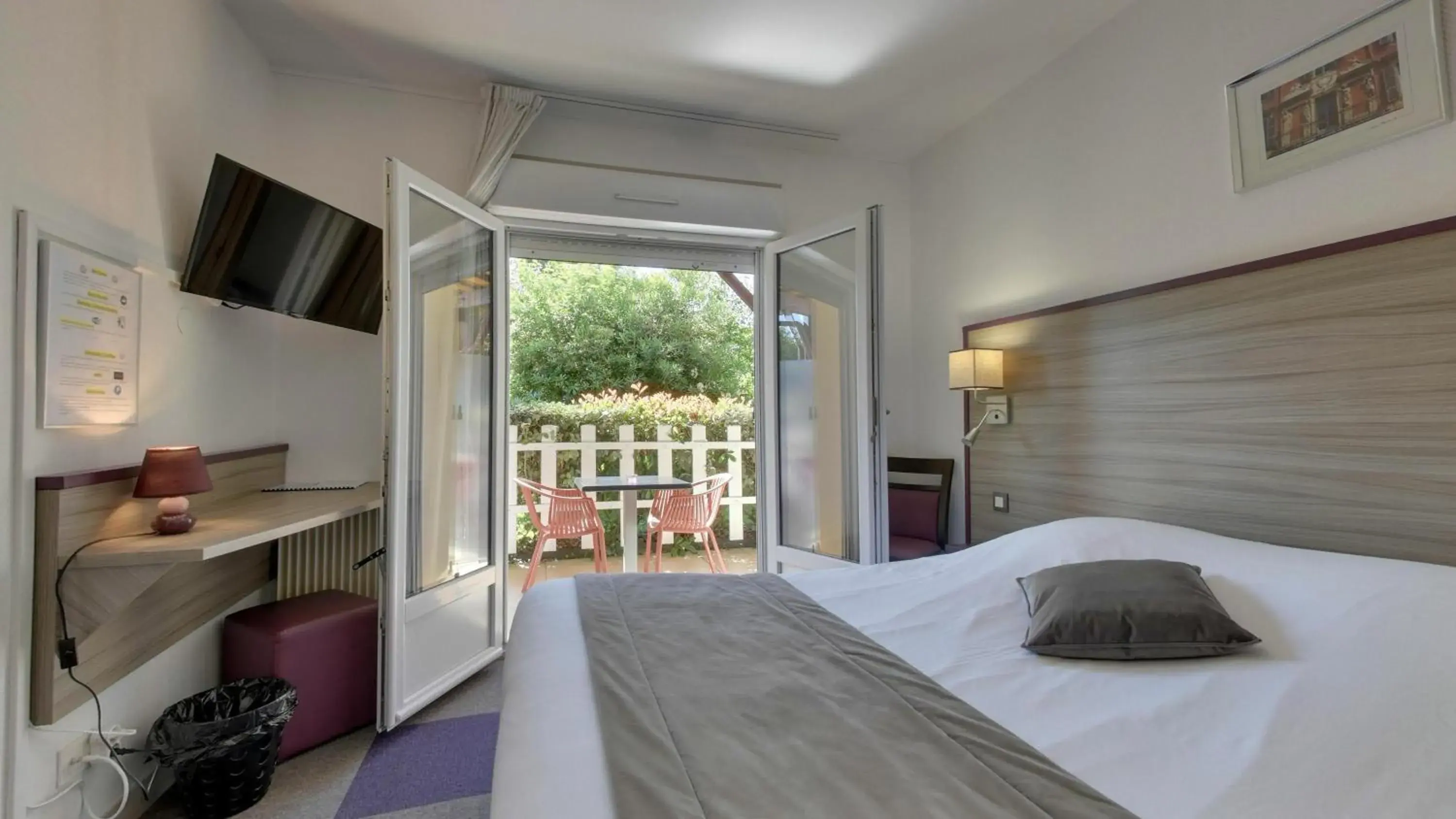 Superior Double Room in Contact Hôtel O'Nice Saintes Superior Double Room in Contact Hôtel O'Nice Saintes