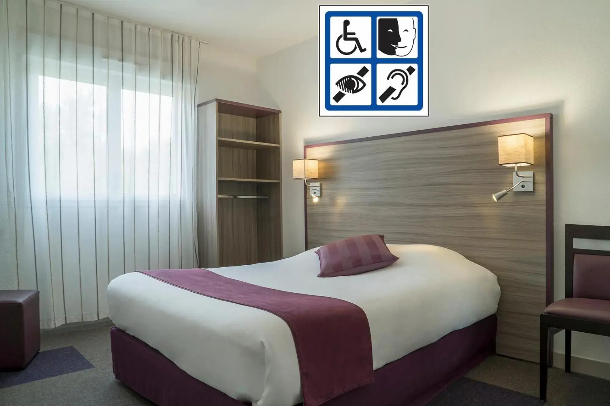 Double Room - Disability Access in Contact Hôtel O'Nice Saintes Double Room - Disability Access in Contact Hôtel O'Nice Saintes