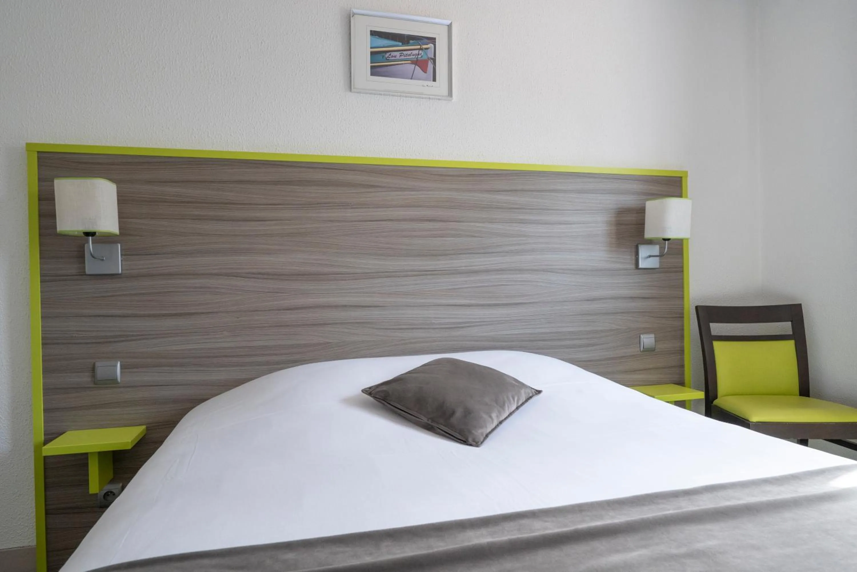 Bed in Contact Hôtel O'Nice Saintes