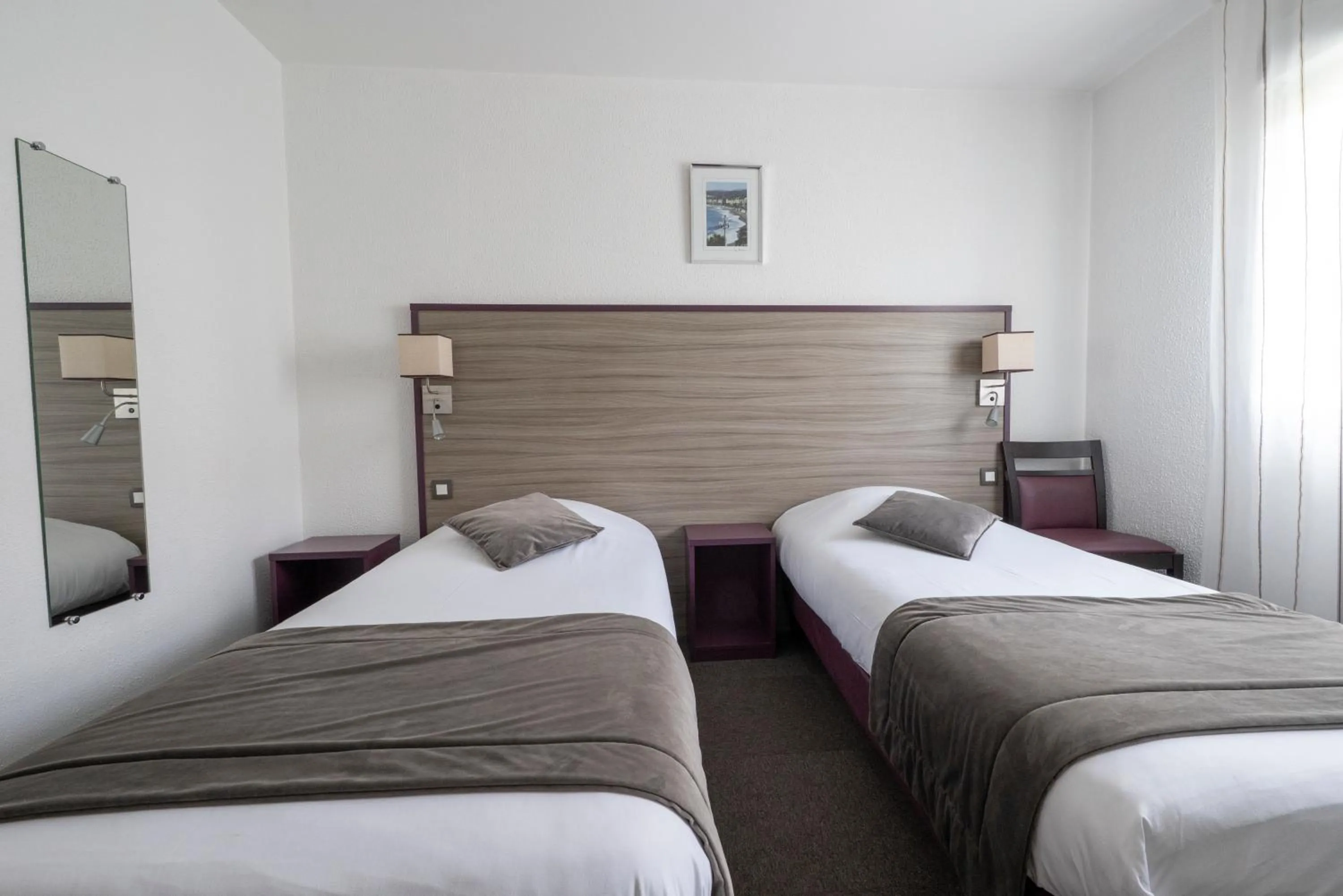 Photo of the whole room, Bed in Contact Hôtel O'Nice Saintes