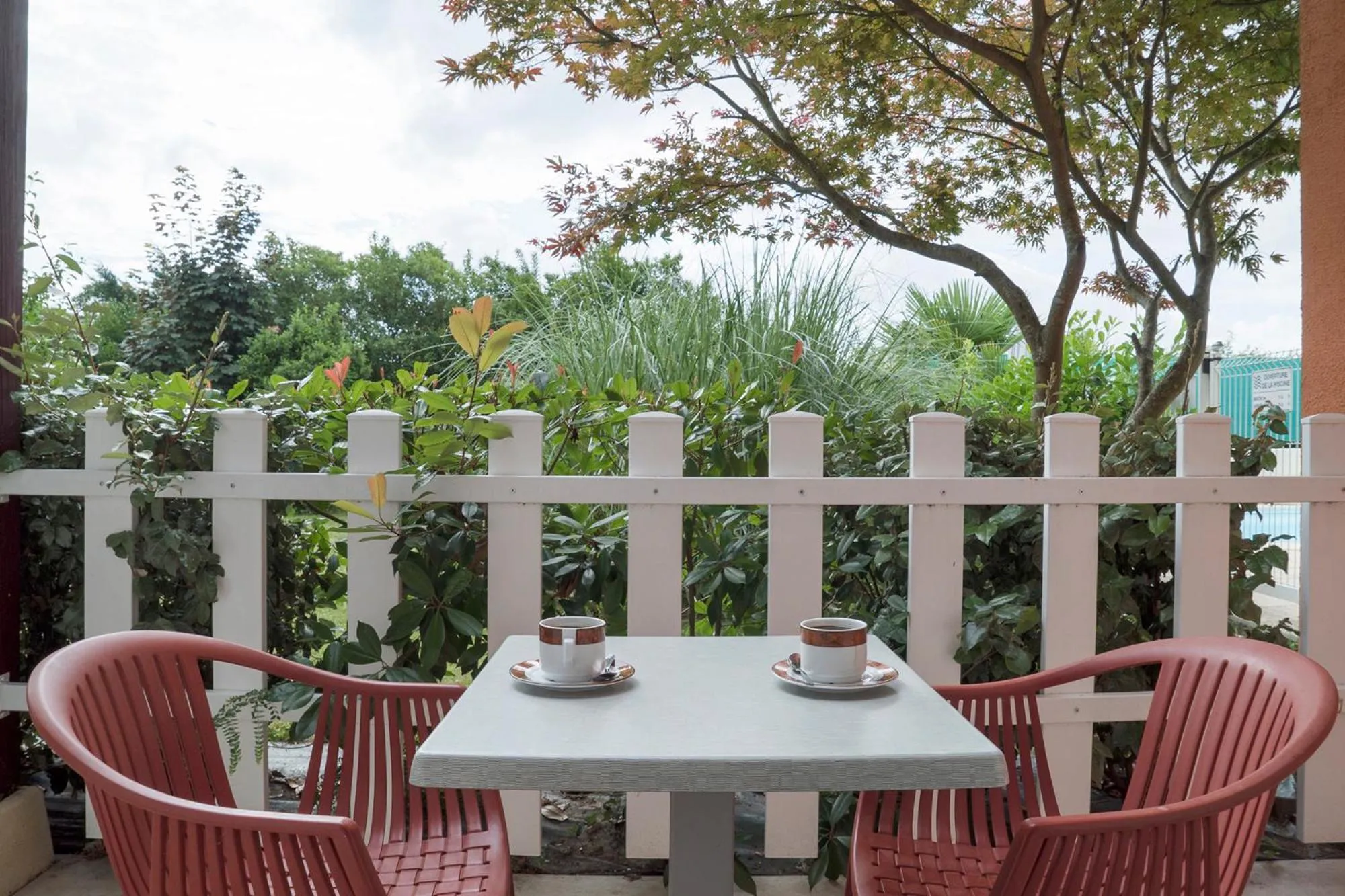 Patio in Contact Hôtel O'Nice Saintes