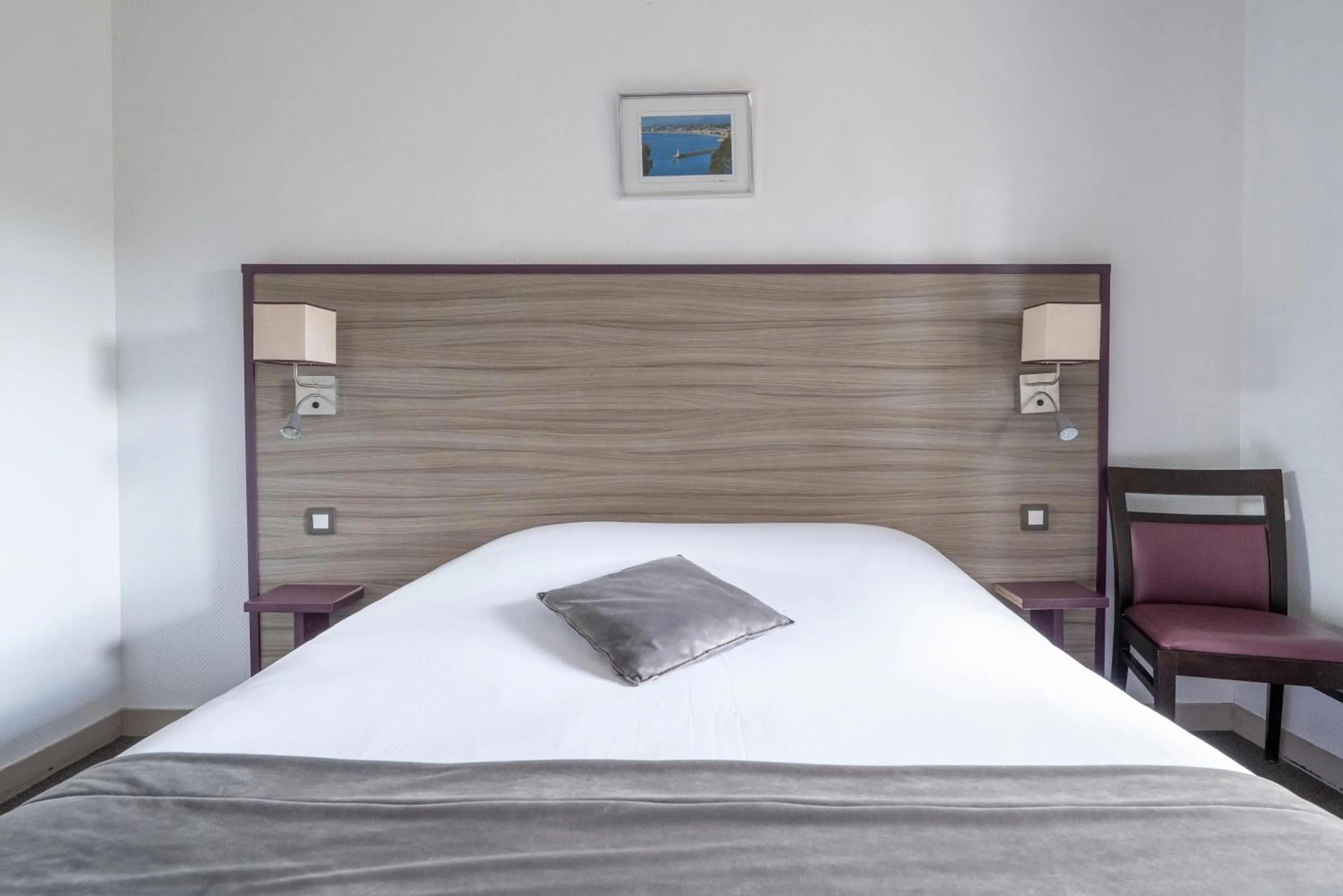 Bed in Contact Hôtel O'Nice Saintes