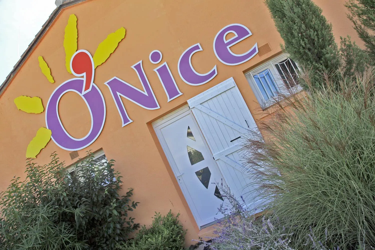 Facade/entrance in Contact Hôtel O'Nice Saintes