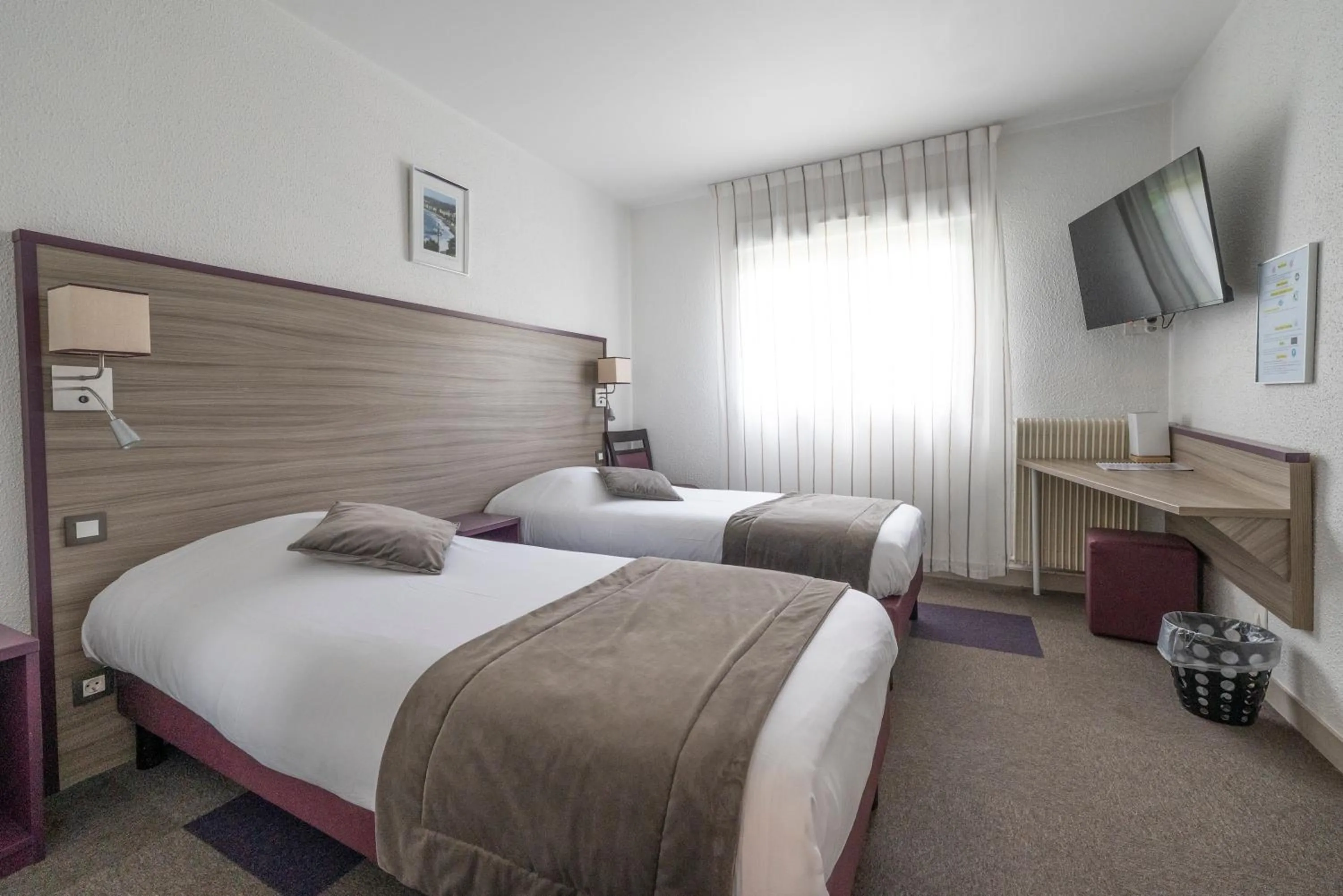 Bed in Contact Hôtel O'Nice Saintes