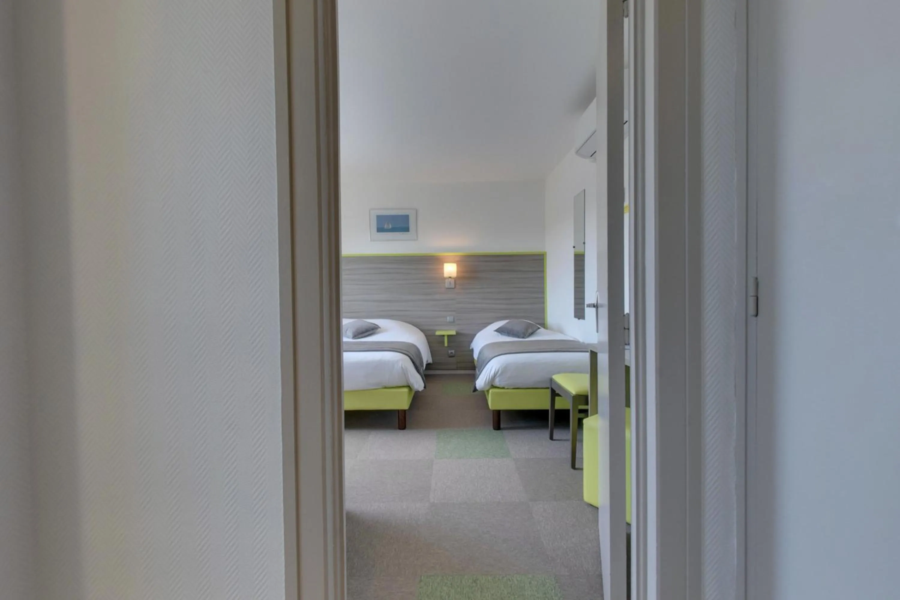 Photo of the whole room, Bed in Contact Hôtel O'Nice Saintes