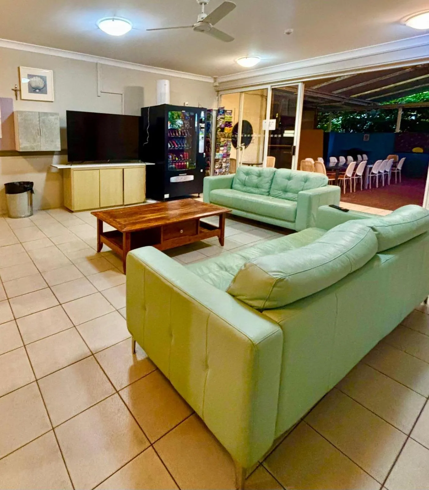 TV and multimedia in Homely Inn Hostel