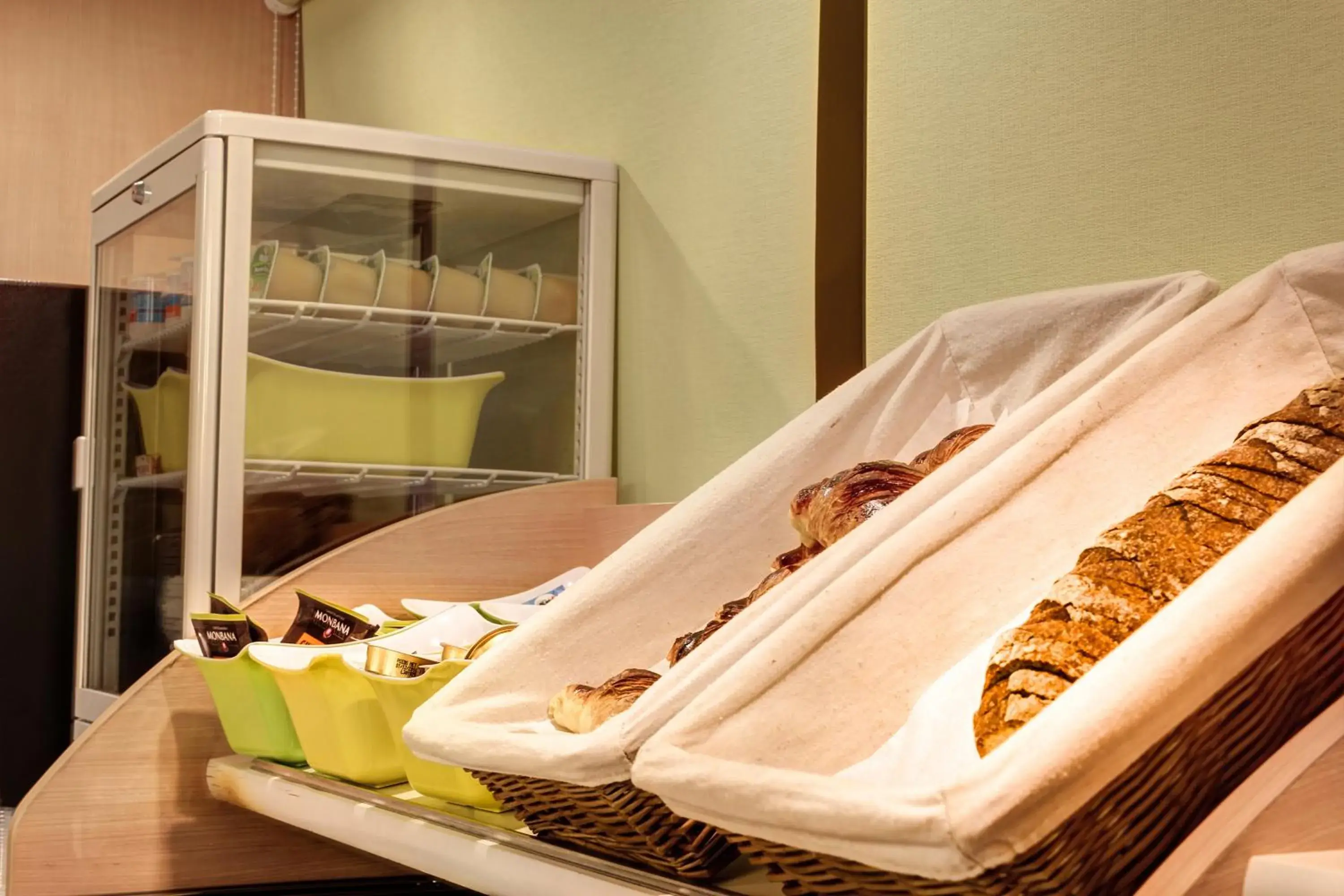 Buffet breakfast in Hotel Inn Design Laon Buffet breakfast in Hotel Inn Design Laon