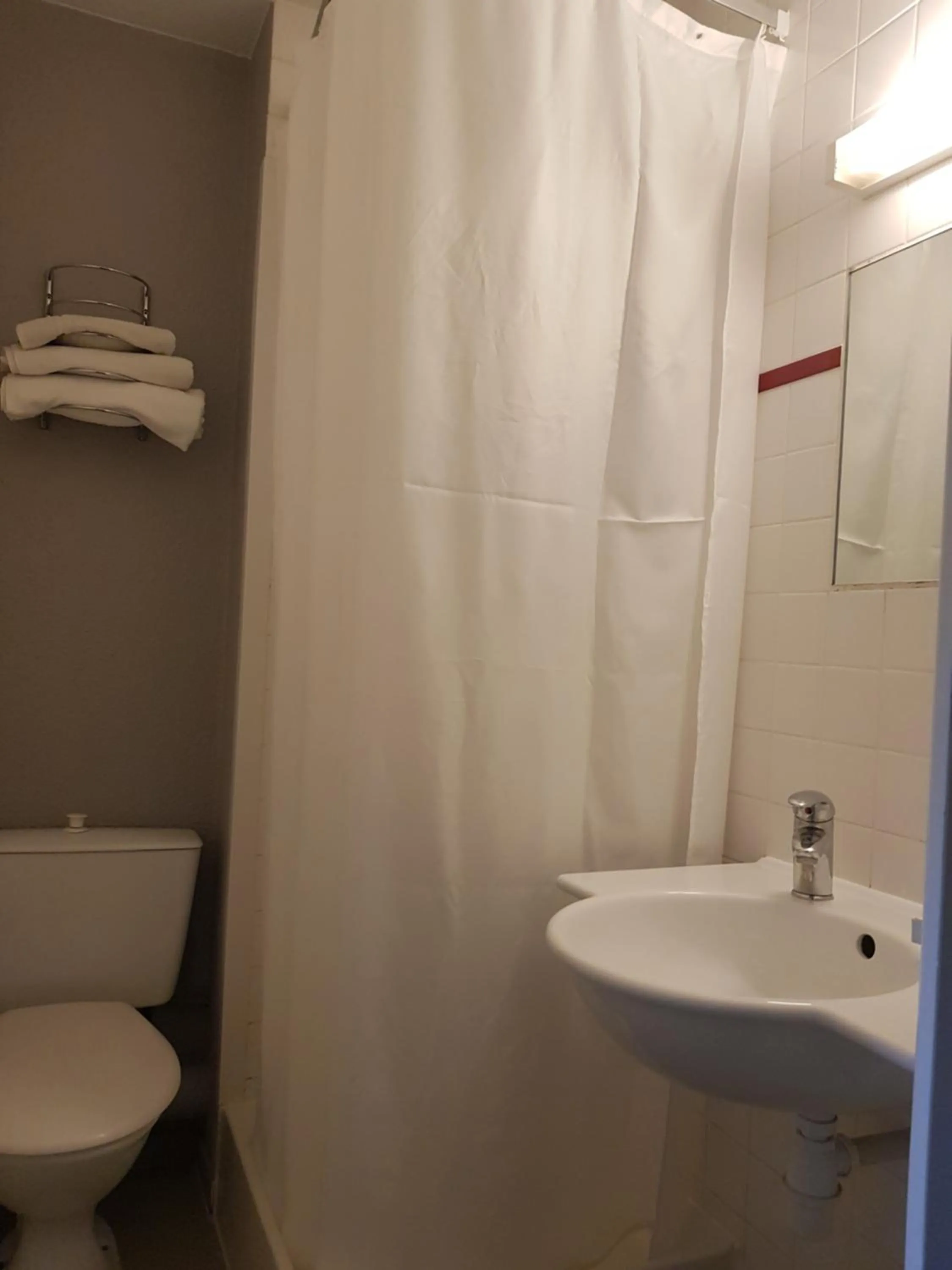 Bathroom in Hotel Inn Design Laon