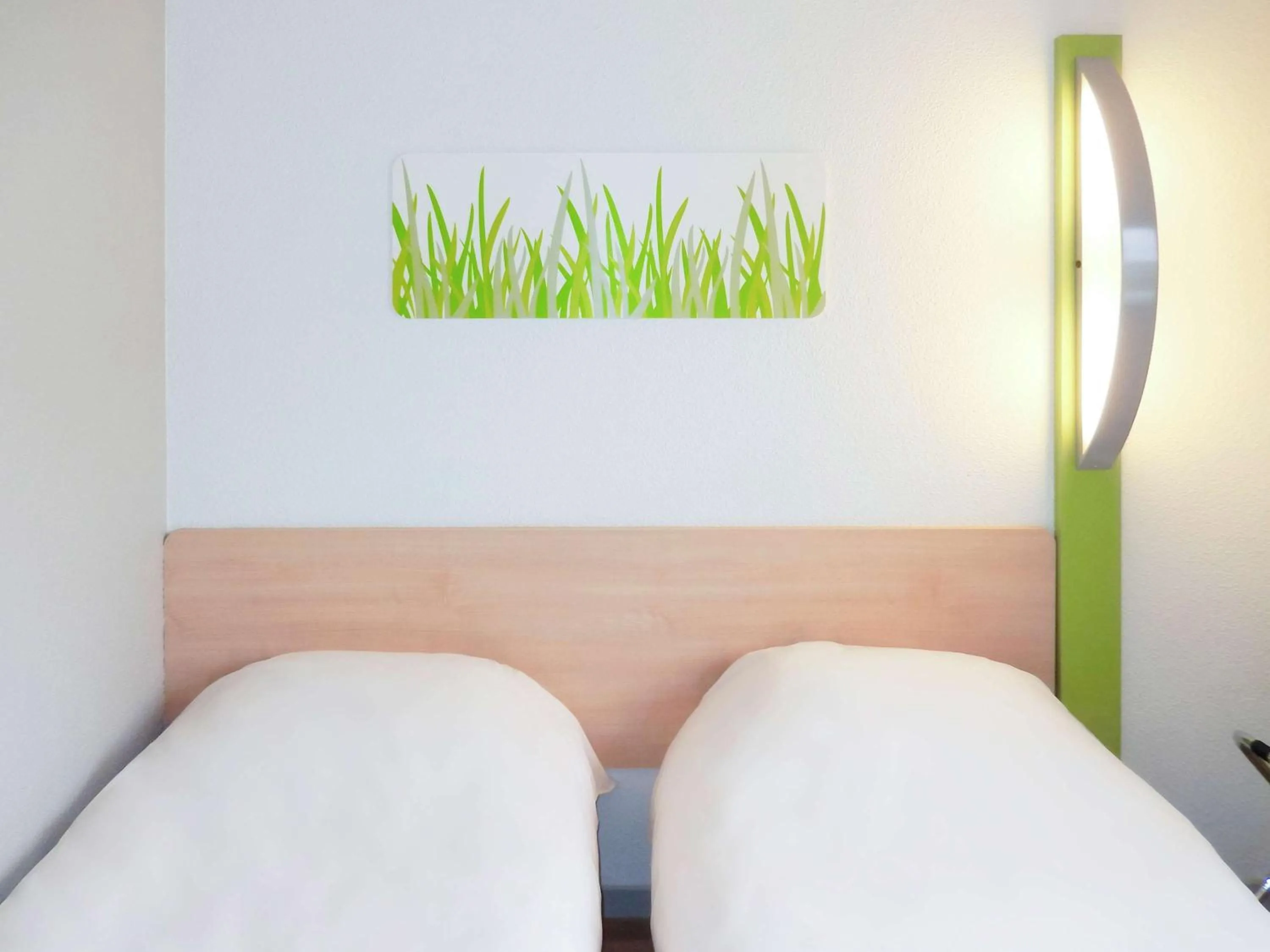 Bedroom, Bed in Hotel Inn Design Laon