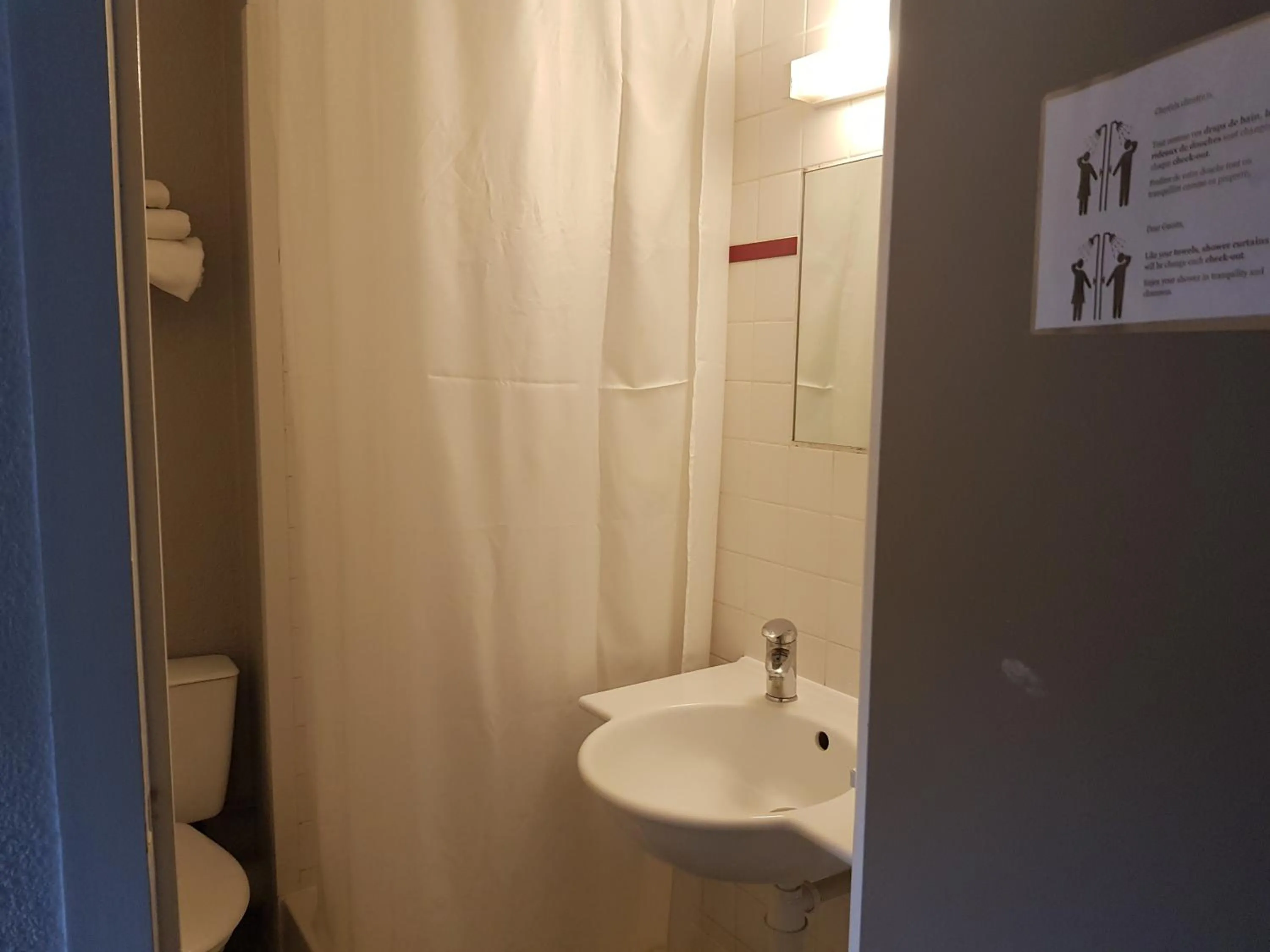 Shower in Hotel Inn Design Laon