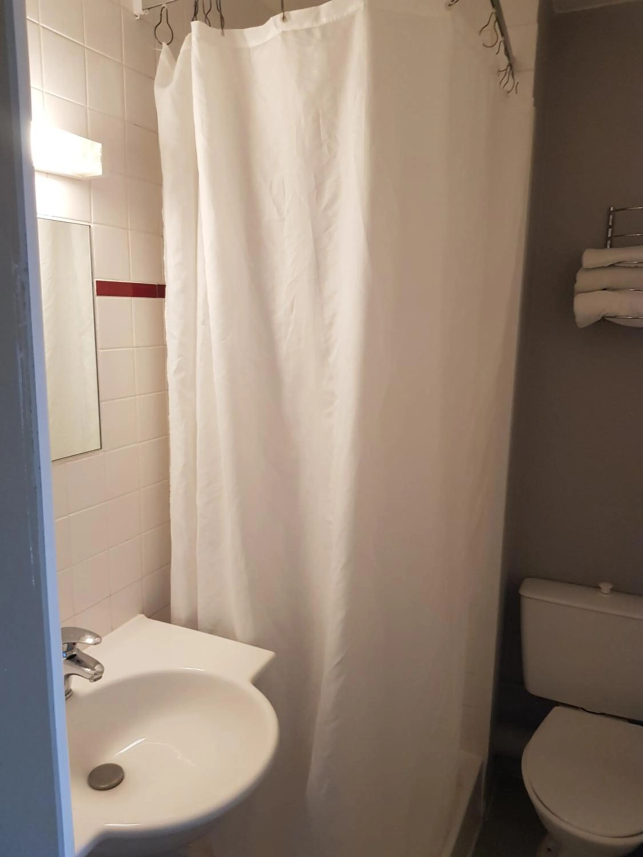 Shower in Hotel Inn Design Laon