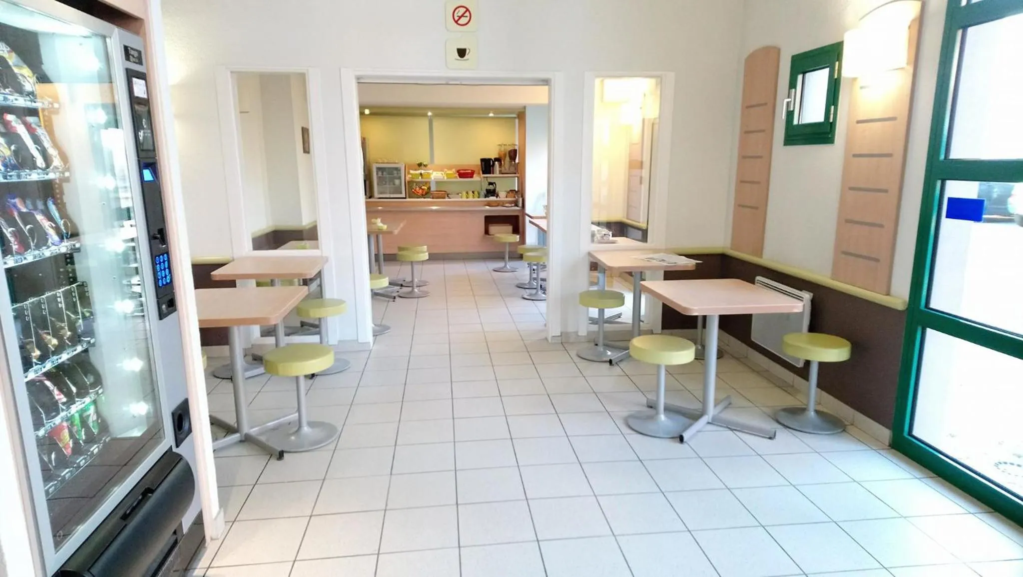 Dining area in Hotel Inn Design Laon