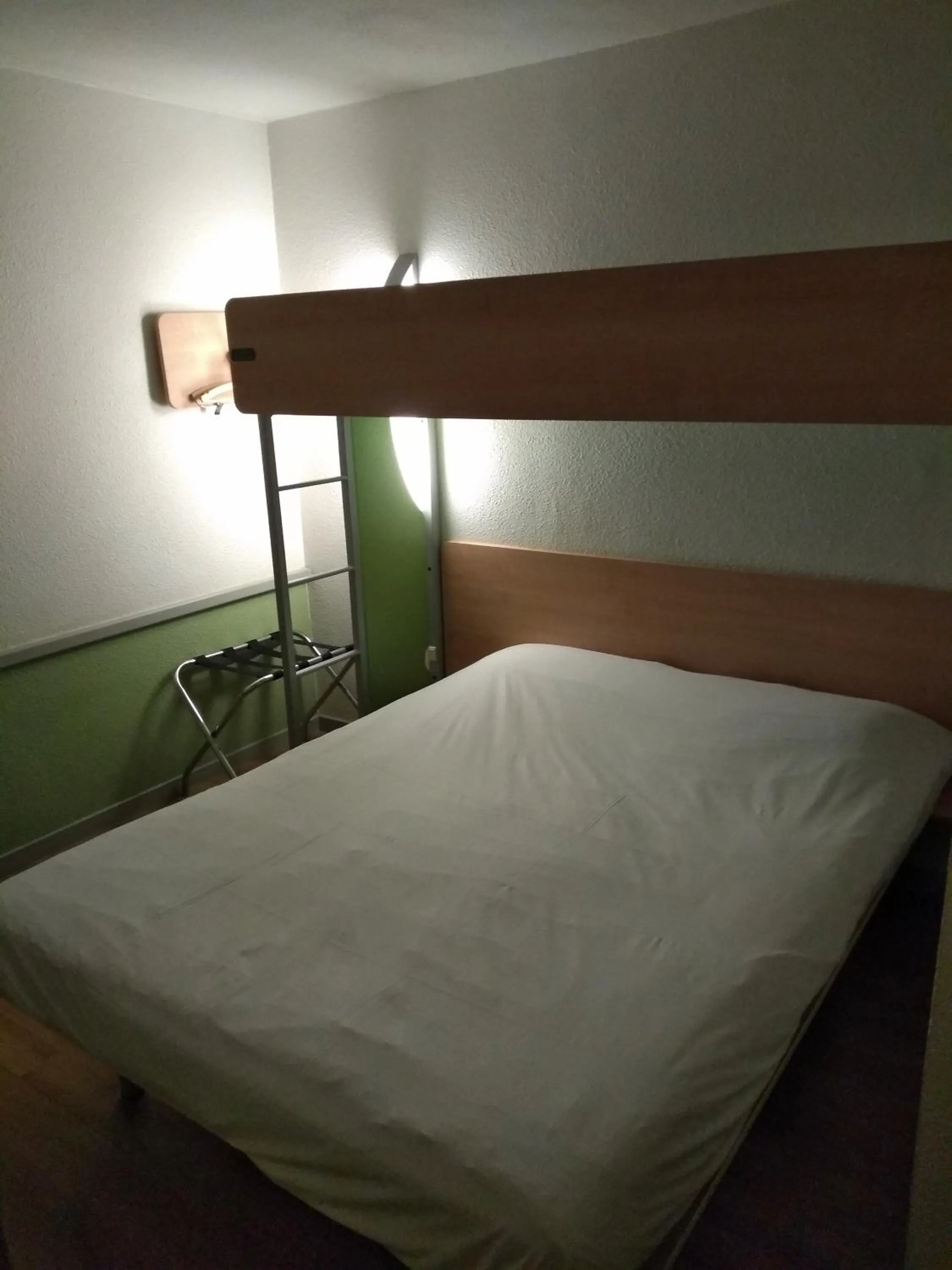 Bed in Hotel Inn Design Laon