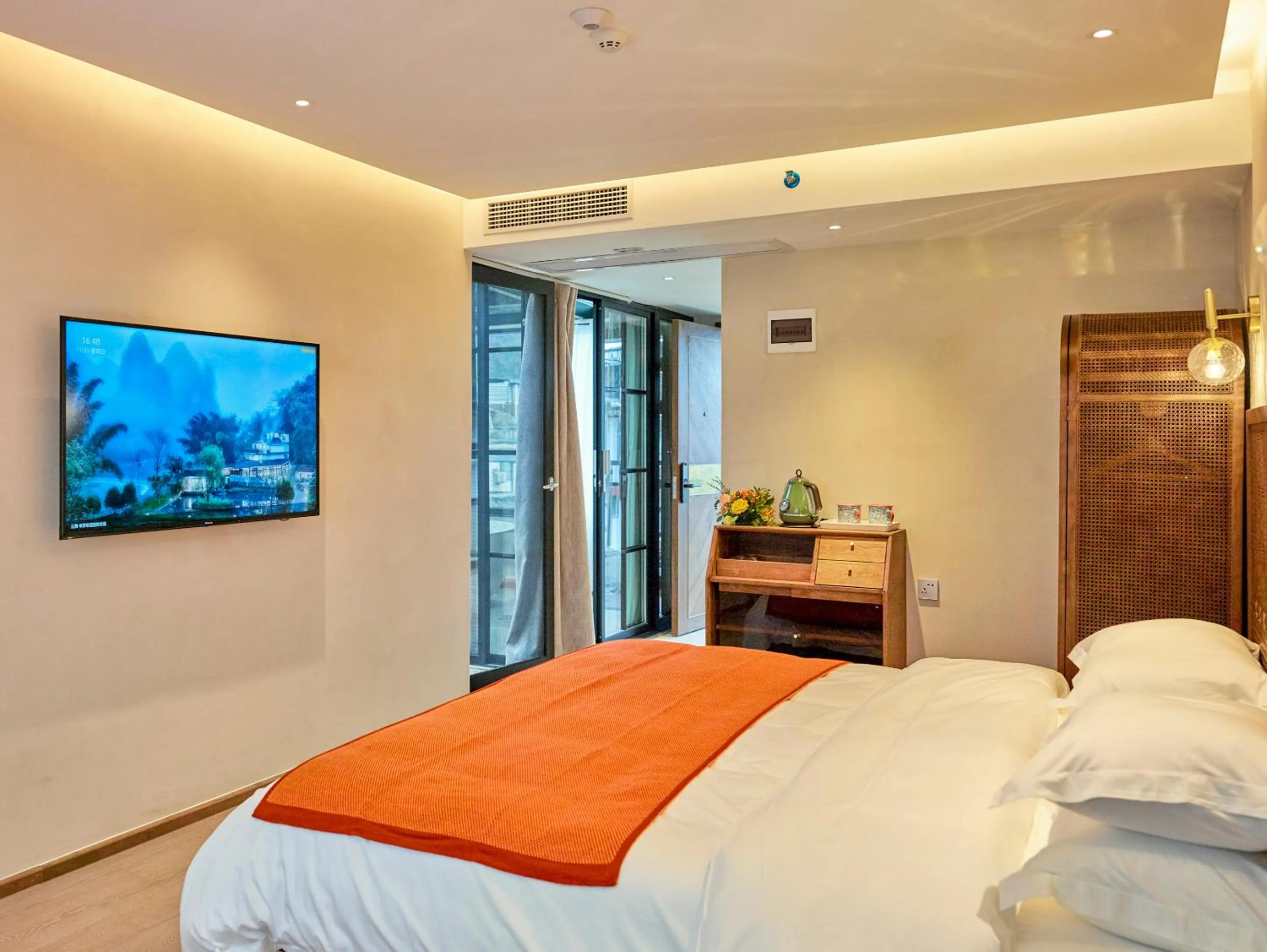 Deluxe King Room in Yangshuo Lisa Boutique Hotel