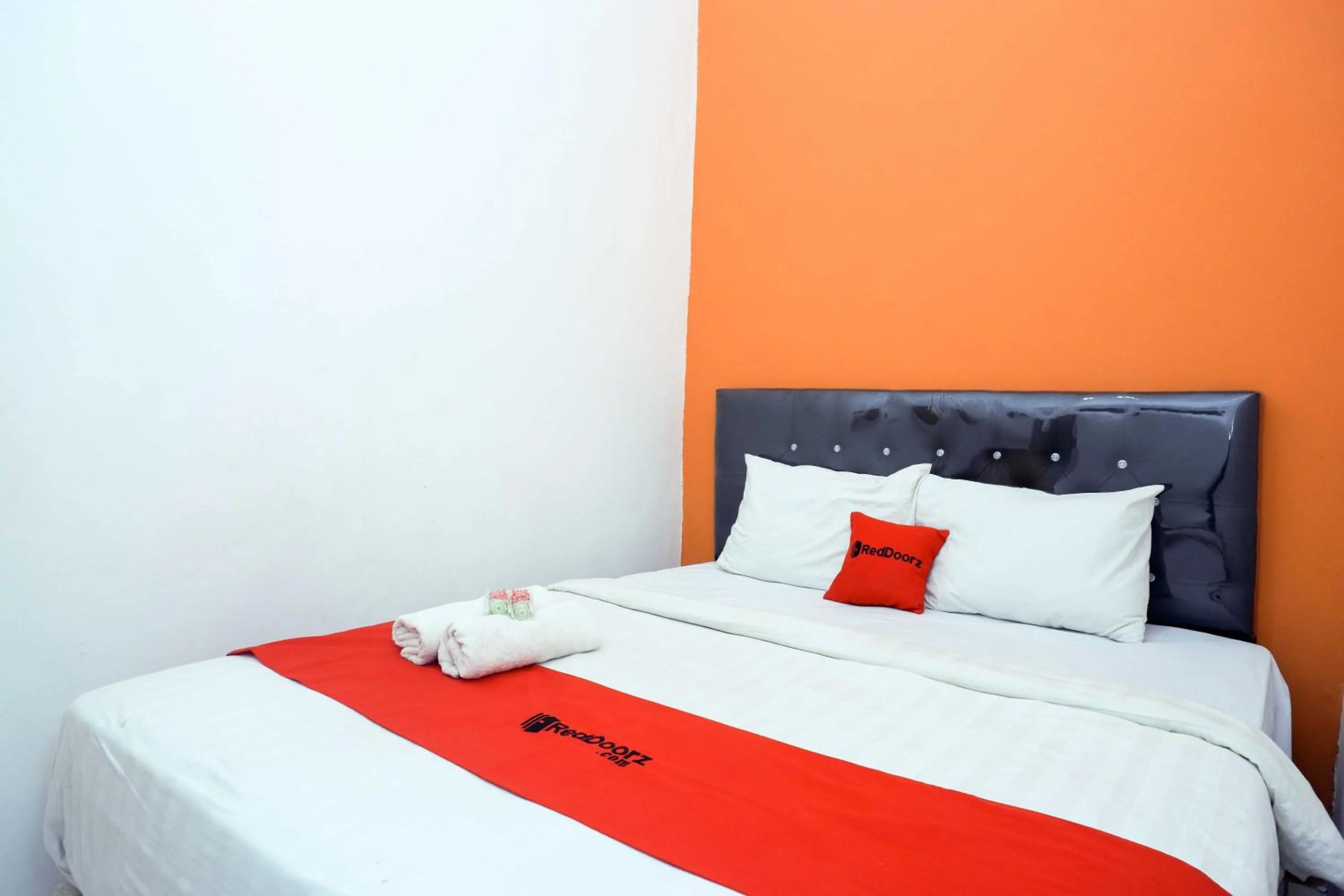 Bedroom, Bed in RedDoorz @ Kawasan Industri Candi Semarang