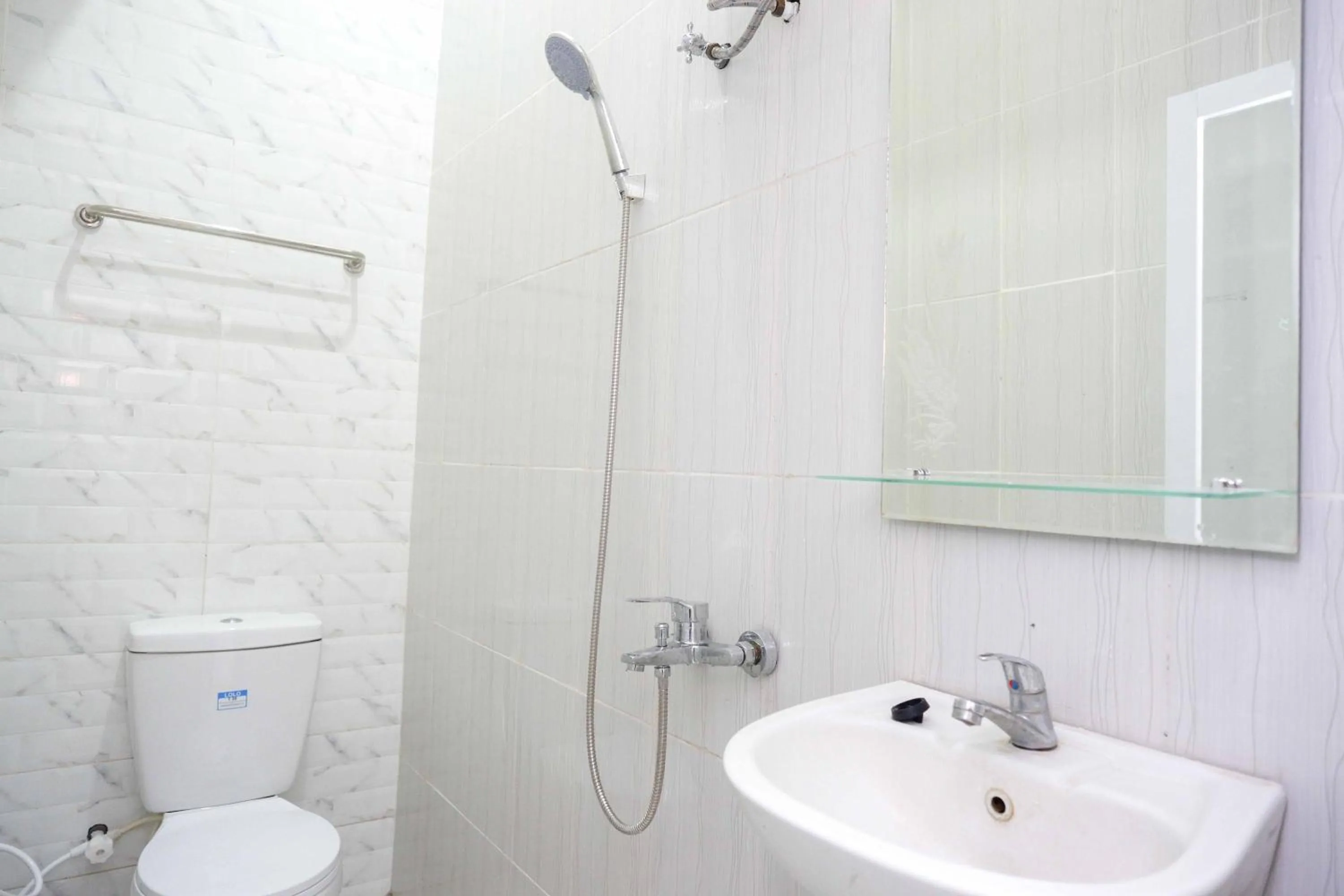 Bathroom in RedDoorz @ Kawasan Industri Candi Semarang