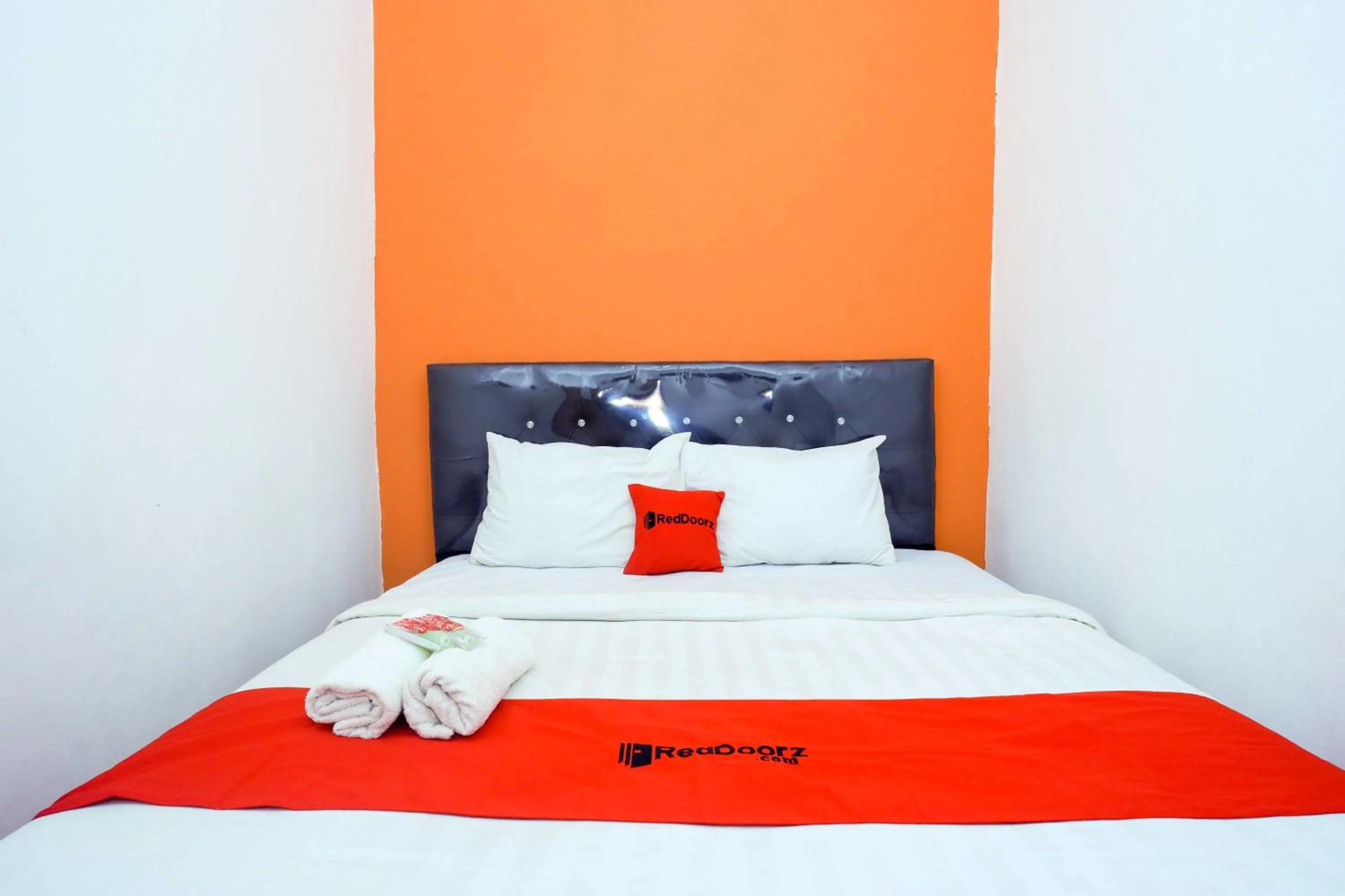 Bedroom, Bed in RedDoorz @ Kawasan Industri Candi Semarang