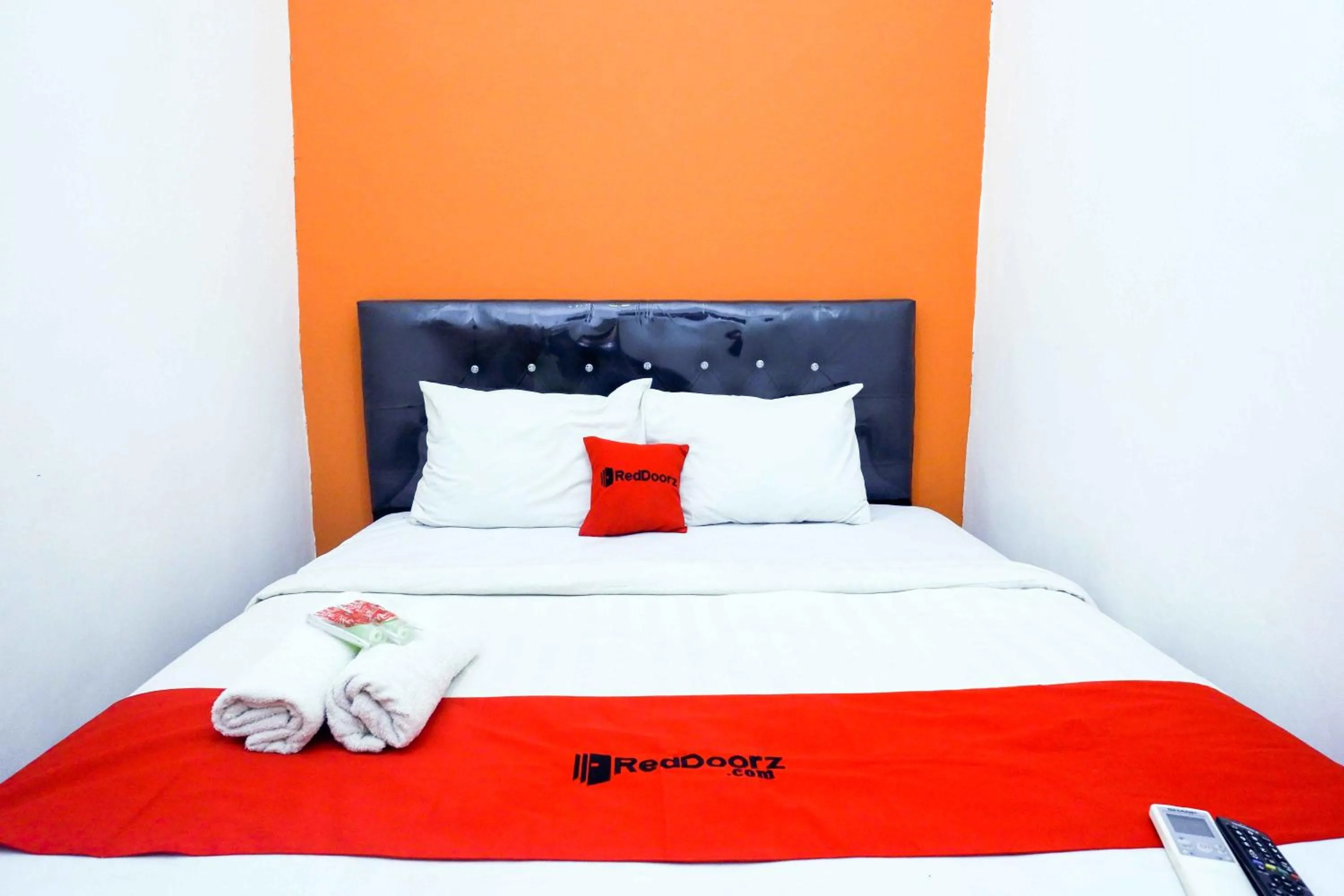Bedroom, Bed in RedDoorz @ Kawasan Industri Candi Semarang