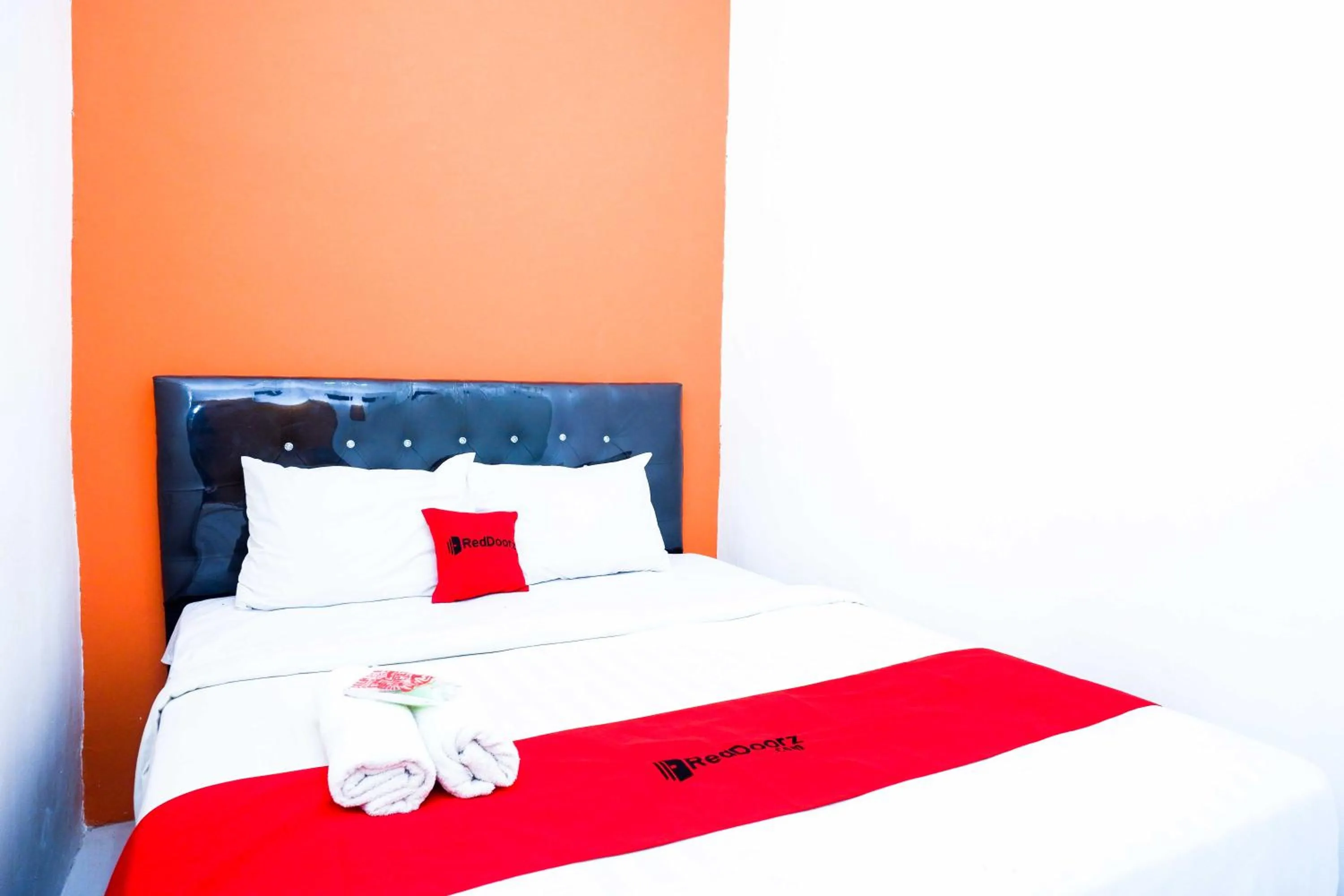 Bedroom, Bed in RedDoorz @ Kawasan Industri Candi Semarang