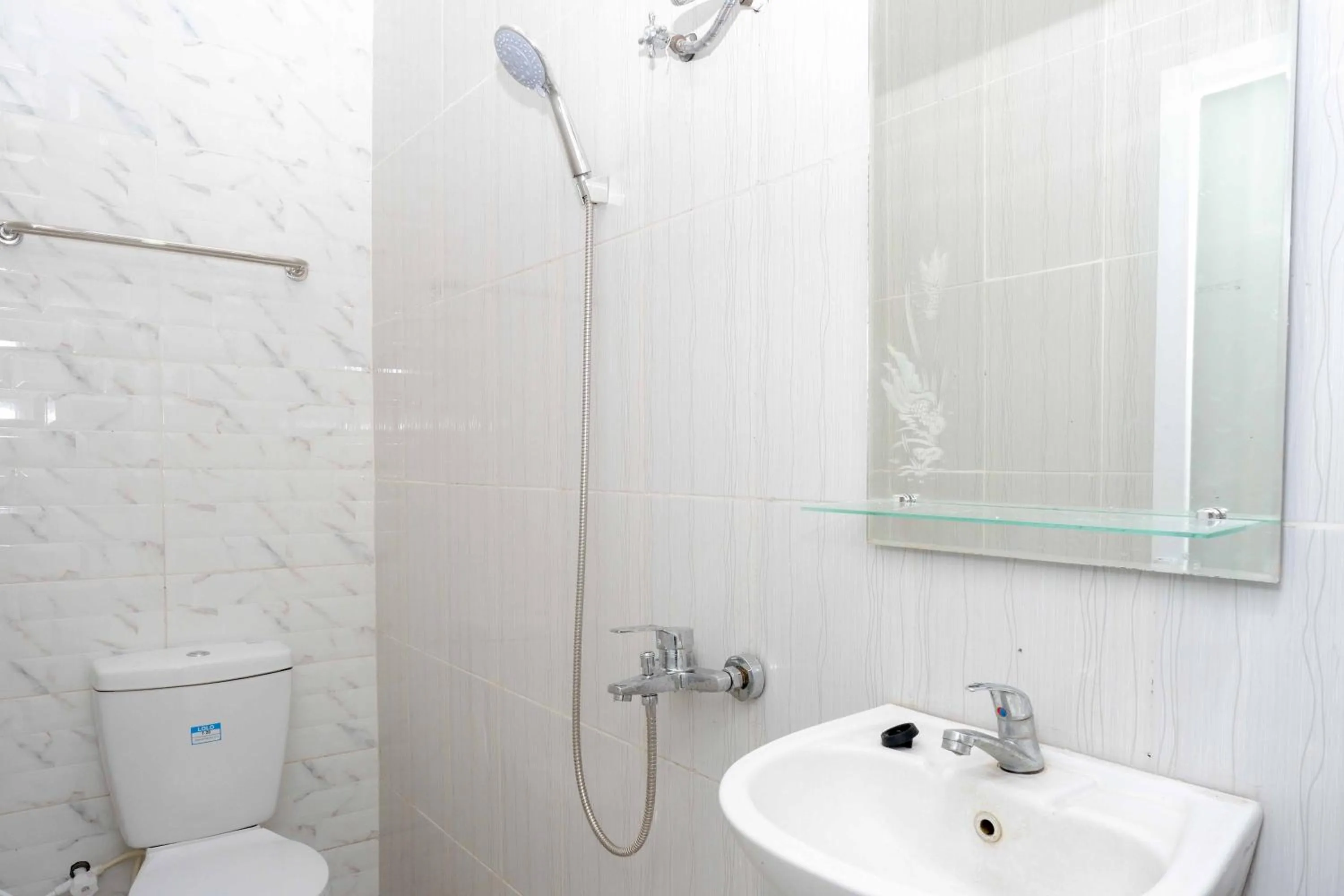 Bathroom in RedDoorz @ Kawasan Industri Candi Semarang